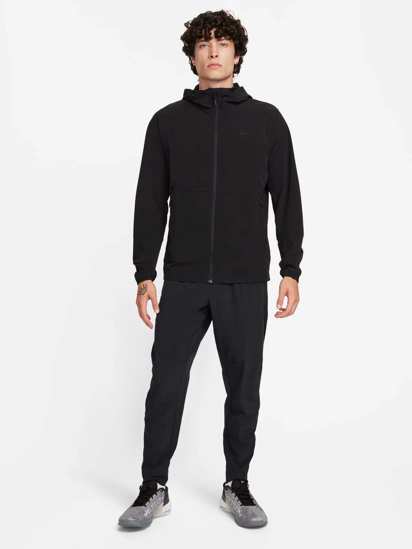 Куртки и дубленки NIKE UNLIMITED WATER-REPELLENT HOOD модель FB7551-010 Куртки и дубленки NIKE UNLIMITED WATER-REPELLENT HOOD модель FB7551-010 Фото