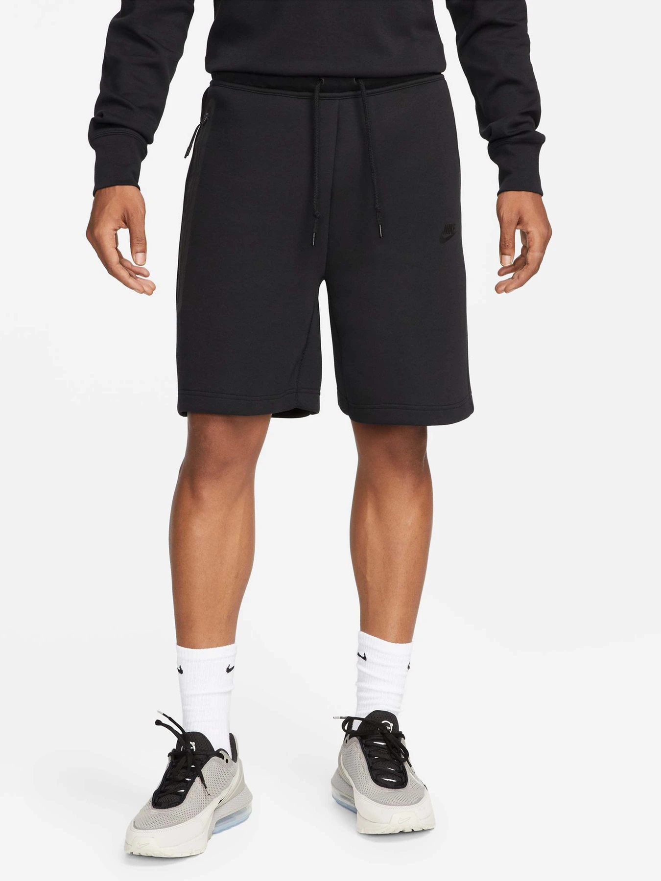 Шорты NIKE TECH FLEECE модель FB8171-010 Шорты NIKE TECH FLEECE модель FB8171-010 Фото