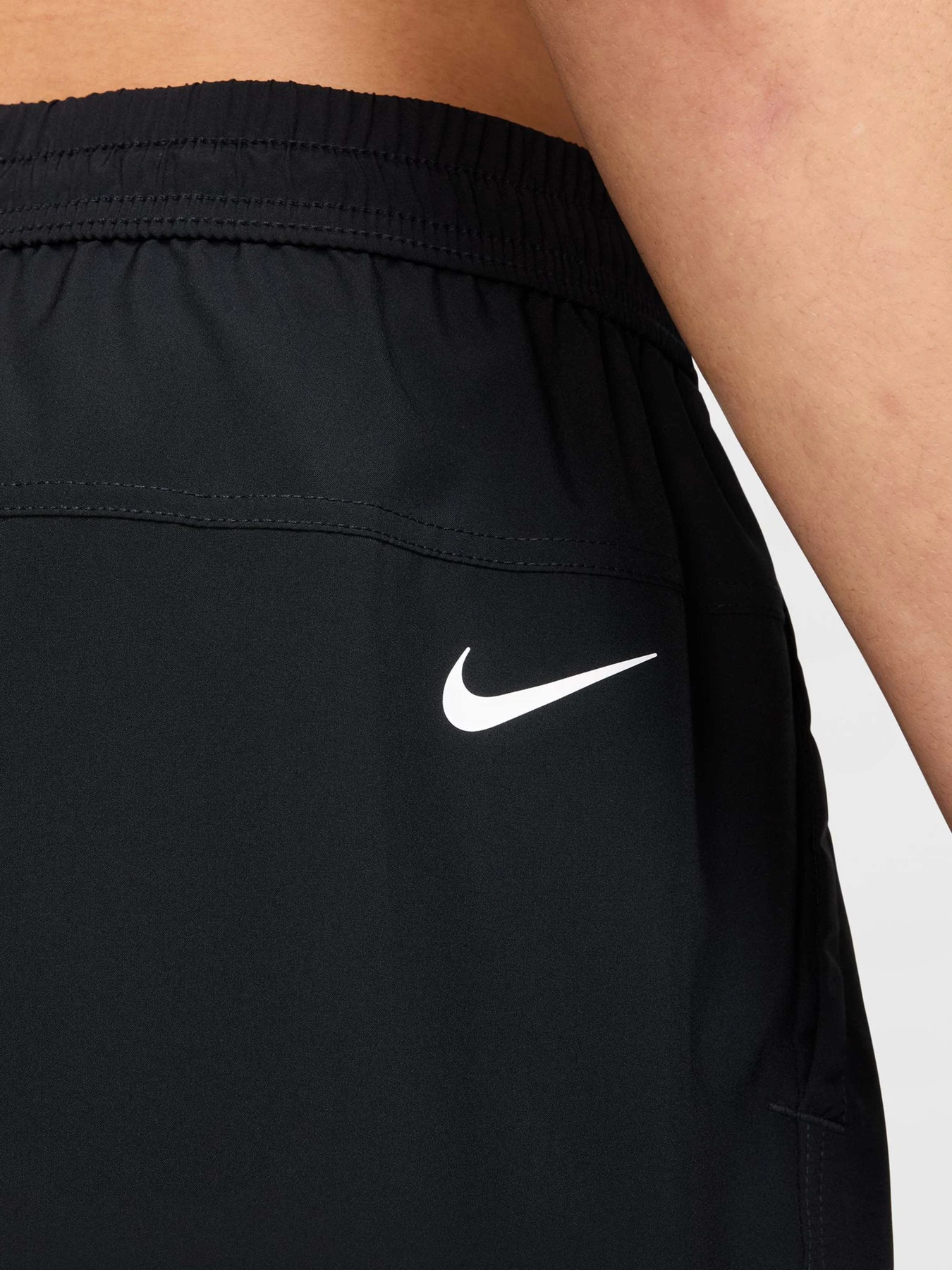 Шорты NIKE DRI-FIT FORM 7" UNLINED SWOOSH модель HJ3105-010 Шорты NIKE DRI-FIT FORM 7" UNLINED SWOOSH модель HJ3105-010 Фото