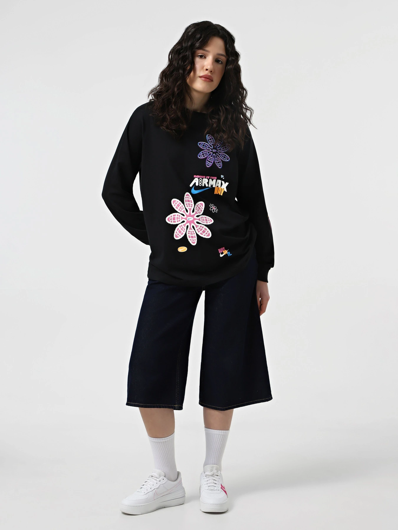 Худі та світшоти NIKE SPORTSWEAR LOOSE GRAPHIC модель HF9529-010 Фото
