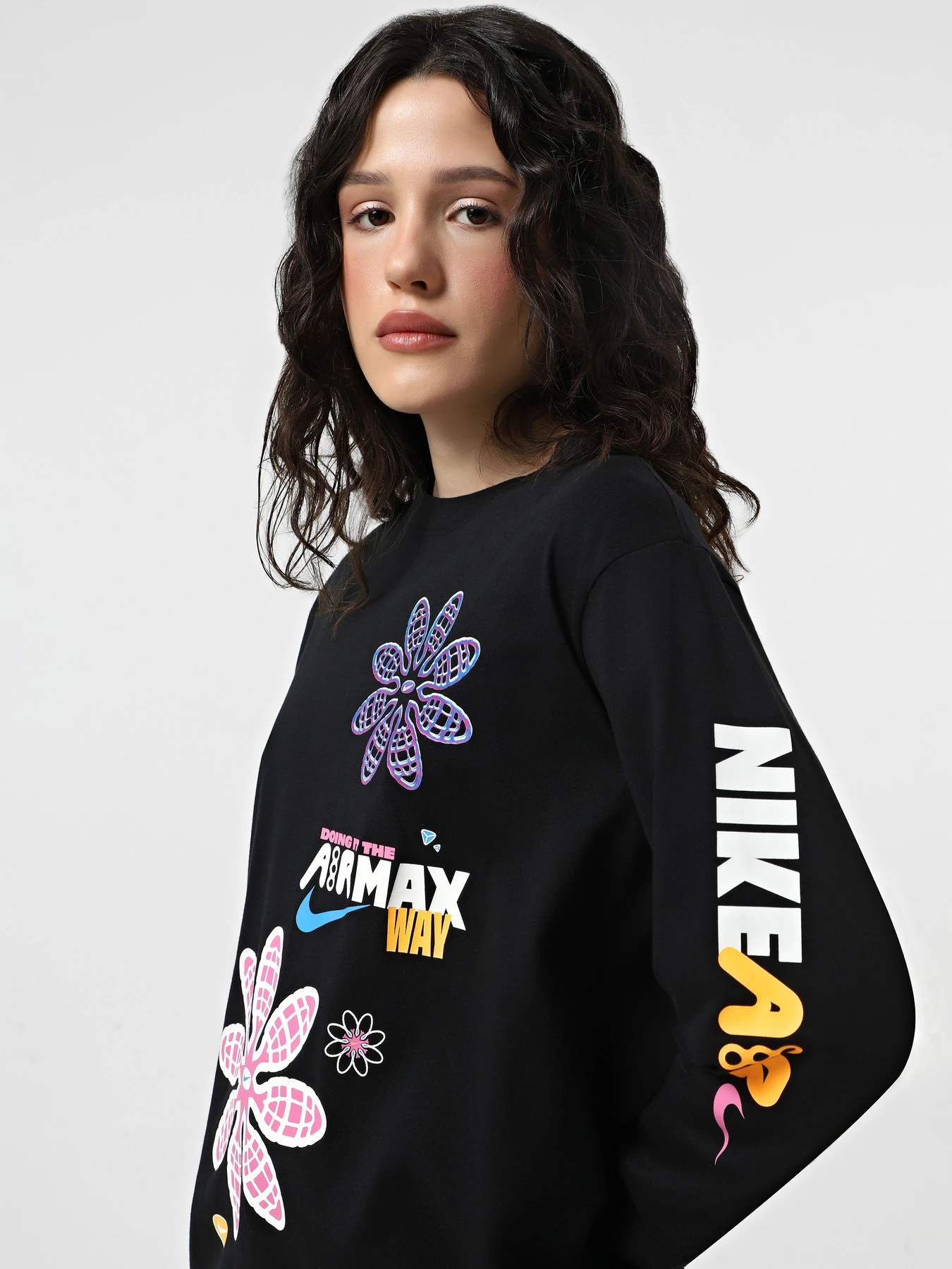 Худі та світшоти NIKE SPORTSWEAR LOOSE GRAPHIC модель HF9529-010 Фото