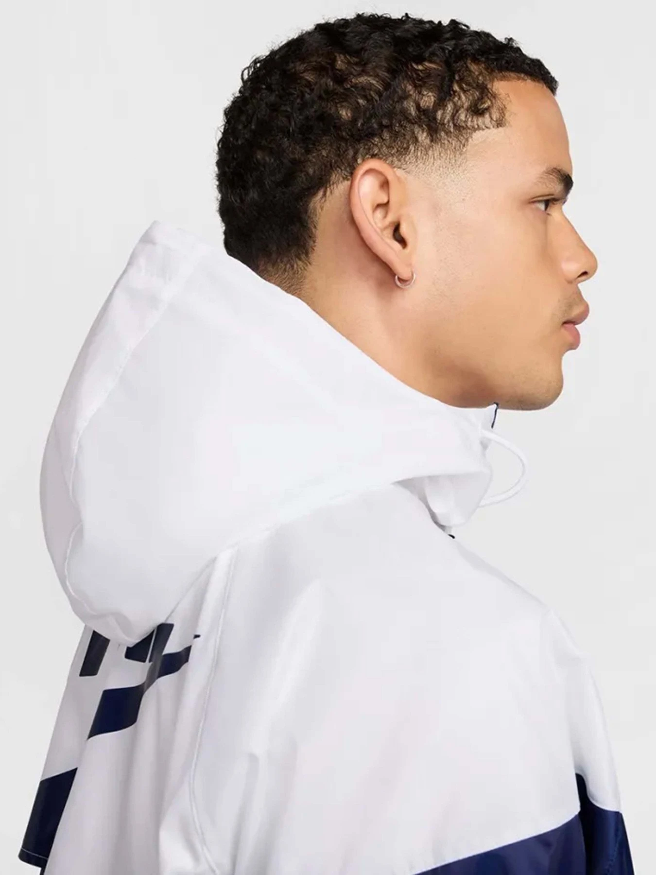 Куртки и дубленки NIKE SPORTSWEAR WINDRUNNER модель HJ2040-100 Куртки и дубленки NIKE SPORTSWEAR WINDRUNNER модель HJ2040-100 Фото