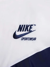 Куртки и дубленки NIKE SPORTSWEAR WINDRUNNER модель HJ2040-100 Фото