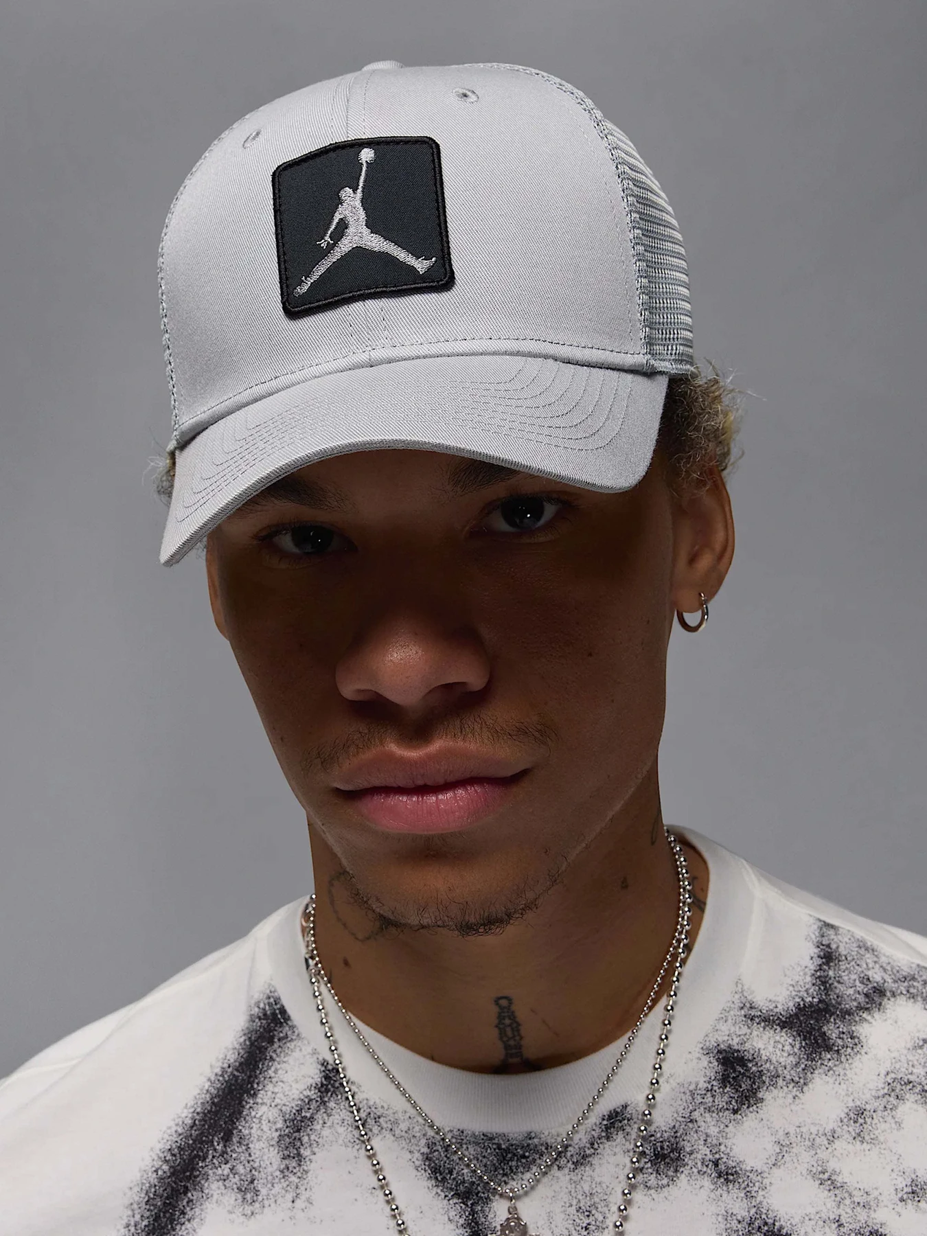 Шапки та кепки NIKE JORDAN RISE TRUCKER JUMPMAN модель FZ0774-077 Шапки та кепки NIKE JORDAN RISE TRUCKER JUMPMAN модель FZ0774-077 Фото