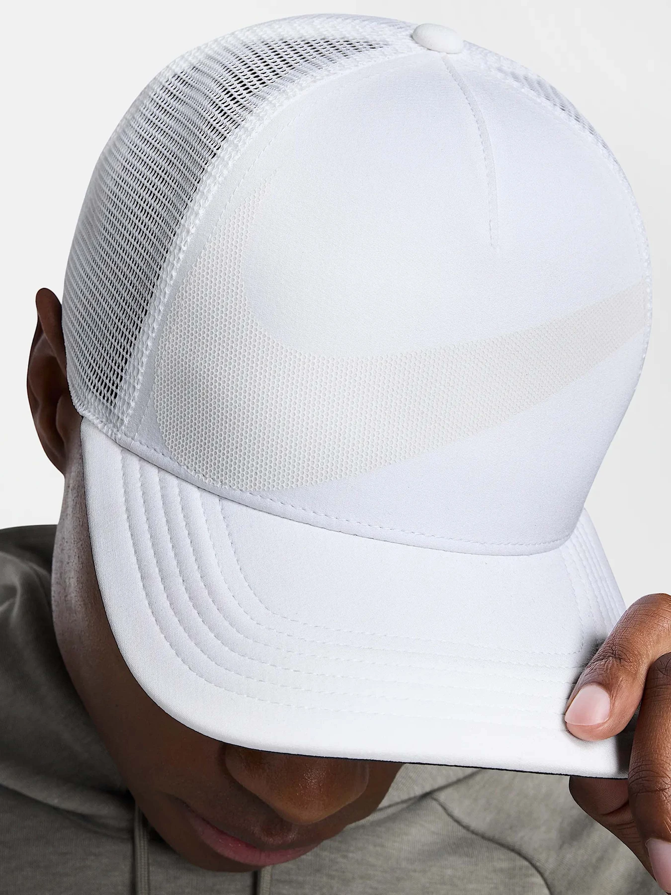 Шапки та кепки NIKE RISE DRI-FIT TRUCKER модель HJ7018-100 Шапки та кепки NIKE RISE DRI-FIT TRUCKER модель HJ7018-100 Фото