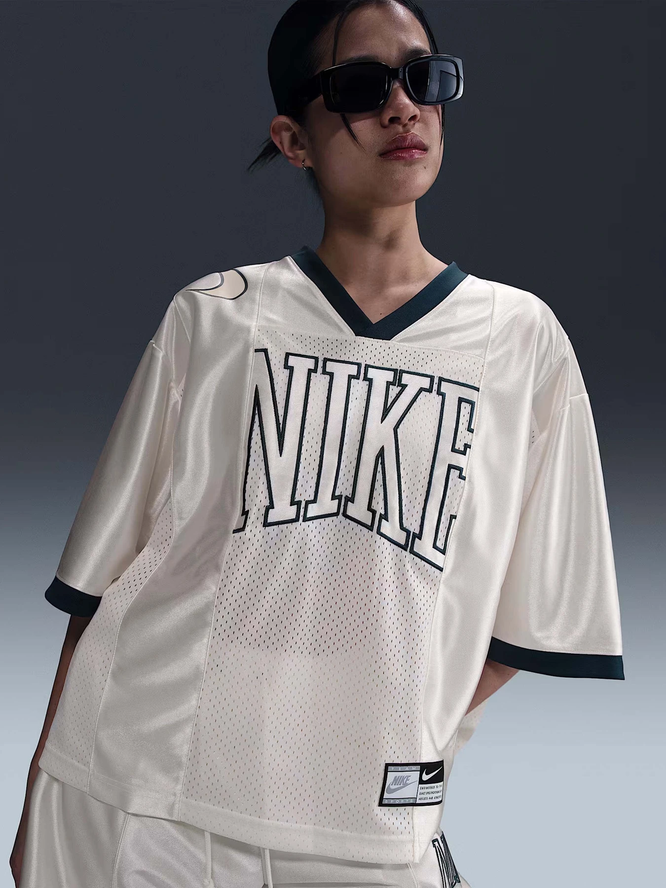 Футболки і поло NIKE SPORTSWEAR STREET модель HJ0280-133 Футболки і поло NIKE SPORTSWEAR STREET модель HJ0280-133 Фото