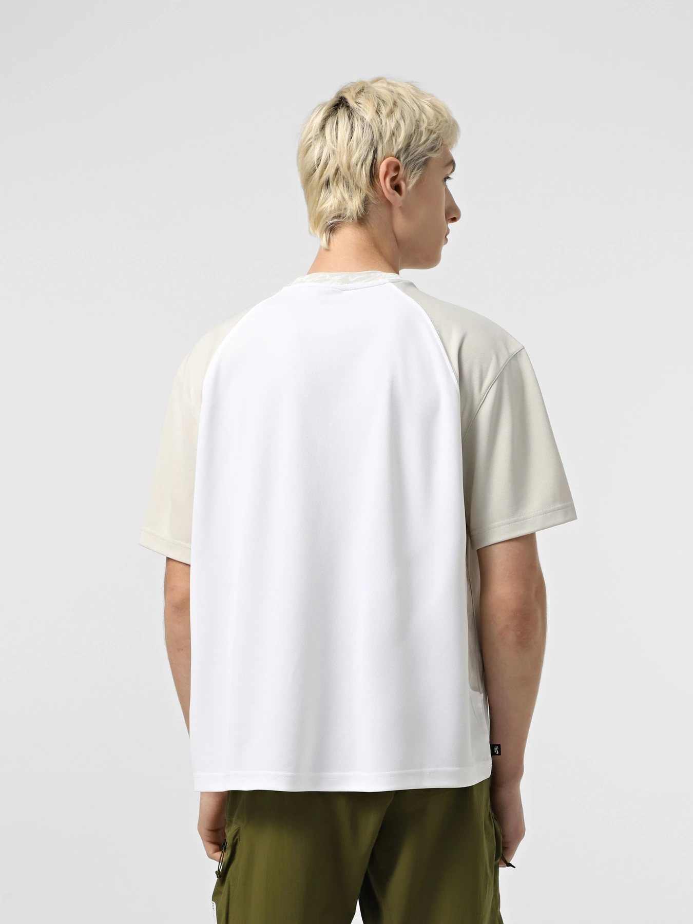 Футболки і поло NIKE SB DRI-FIT KNIT SKATE модель HJ2956-100 Футболки і поло NIKE SB DRI-FIT KNIT SKATE модель HJ2956-100 Фото
