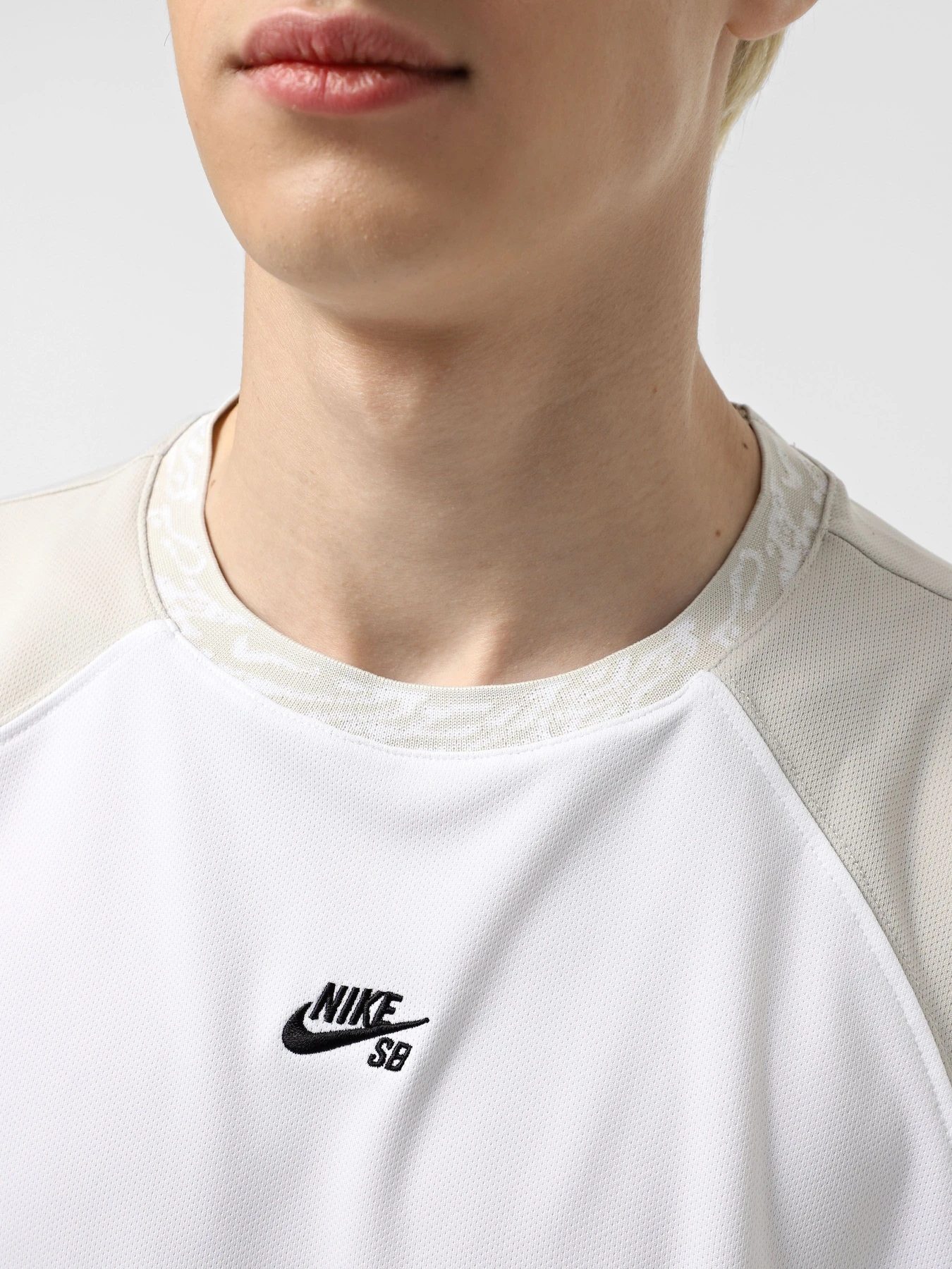 Футболки і поло NIKE SB DRI-FIT KNIT SKATE модель HJ2956-100 Футболки і поло NIKE SB DRI-FIT KNIT SKATE модель HJ2956-100 Фото