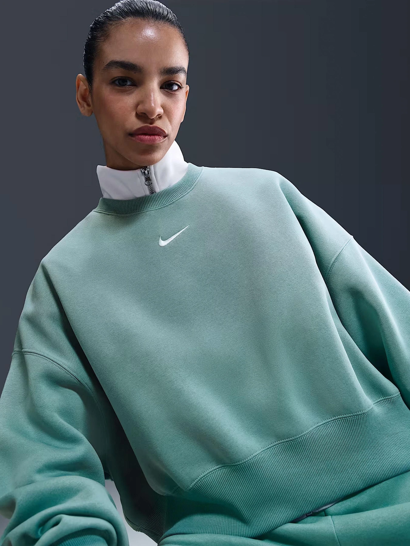 Худі та світшоти NIKE SPORTSWEAR PHOENIX FLEECE модель DQ5761-017 Худі та світшоти NIKE SPORTSWEAR PHOENIX FLEECE модель DQ5761-017 Фото
