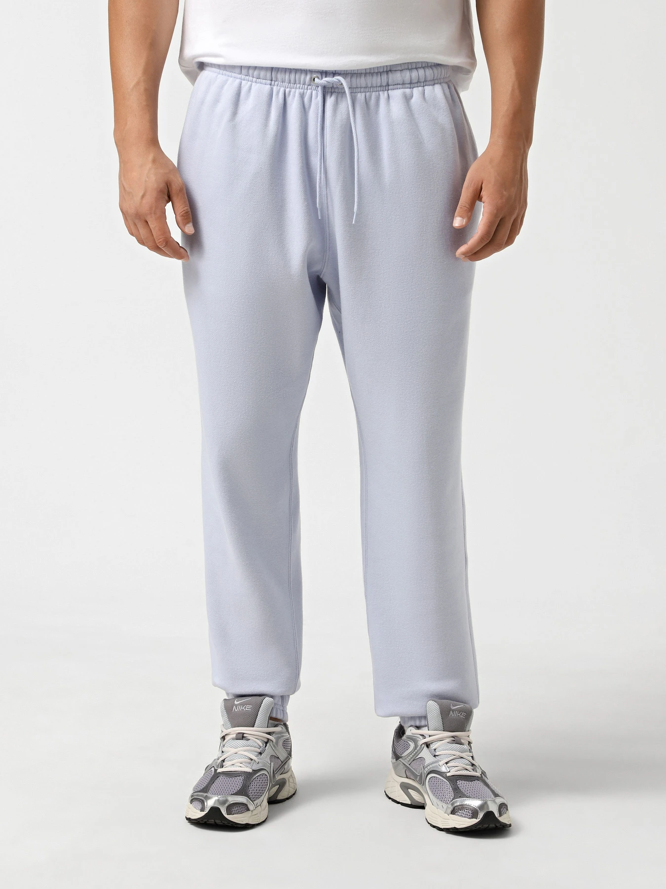 Брюки NIKE CLUB MEN'S CUFFED BRUSHED FLEE модель FN3808-057 Фото