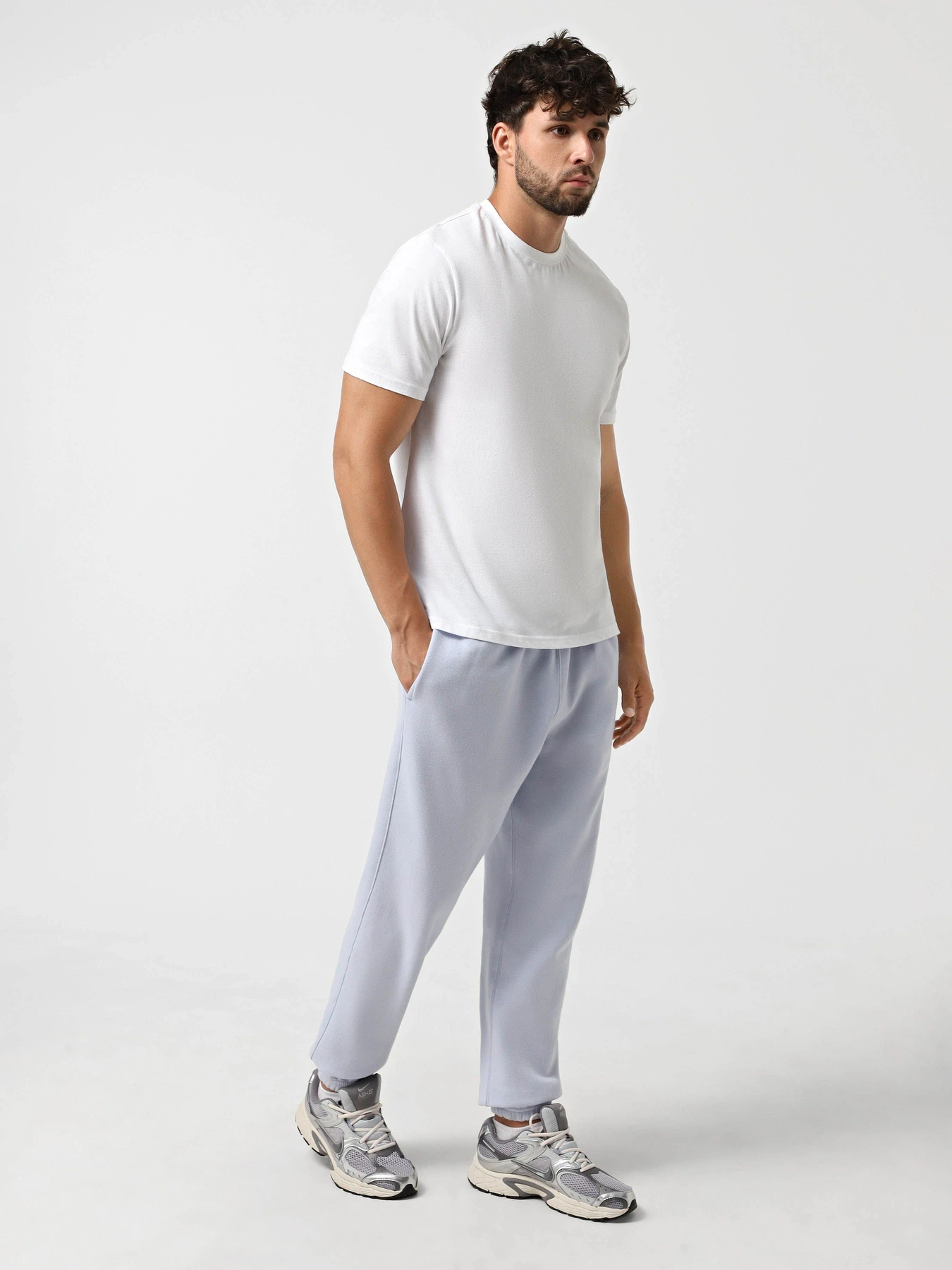 Брюки NIKE CLUB MEN'S CUFFED BRUSHED FLEE модель FN3808-057 Фото