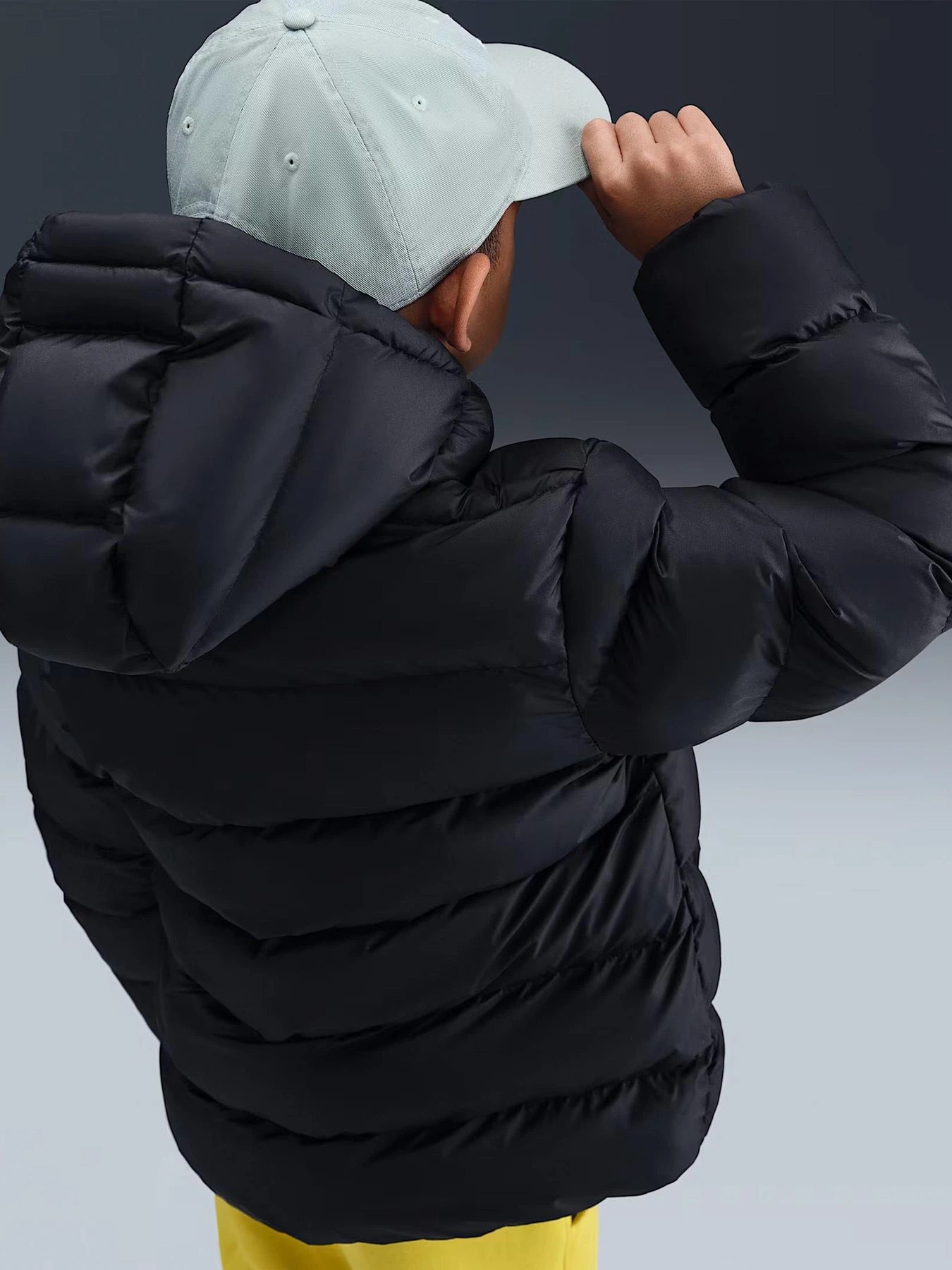 Куртки и дубленки NIKE Sportswear All Day Play
Older Kids' Therma-FIT Loose-Fit Puffer Jacket модель HQ4976-010 Фото