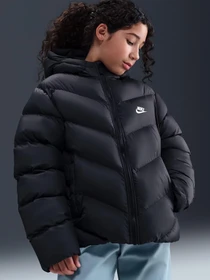 Куртки и дубленки NIKE Sportswear All Day Play
Older Kids' Therma-FIT Loose-Fit Puffer Jacket модель HQ4976-010 Фото