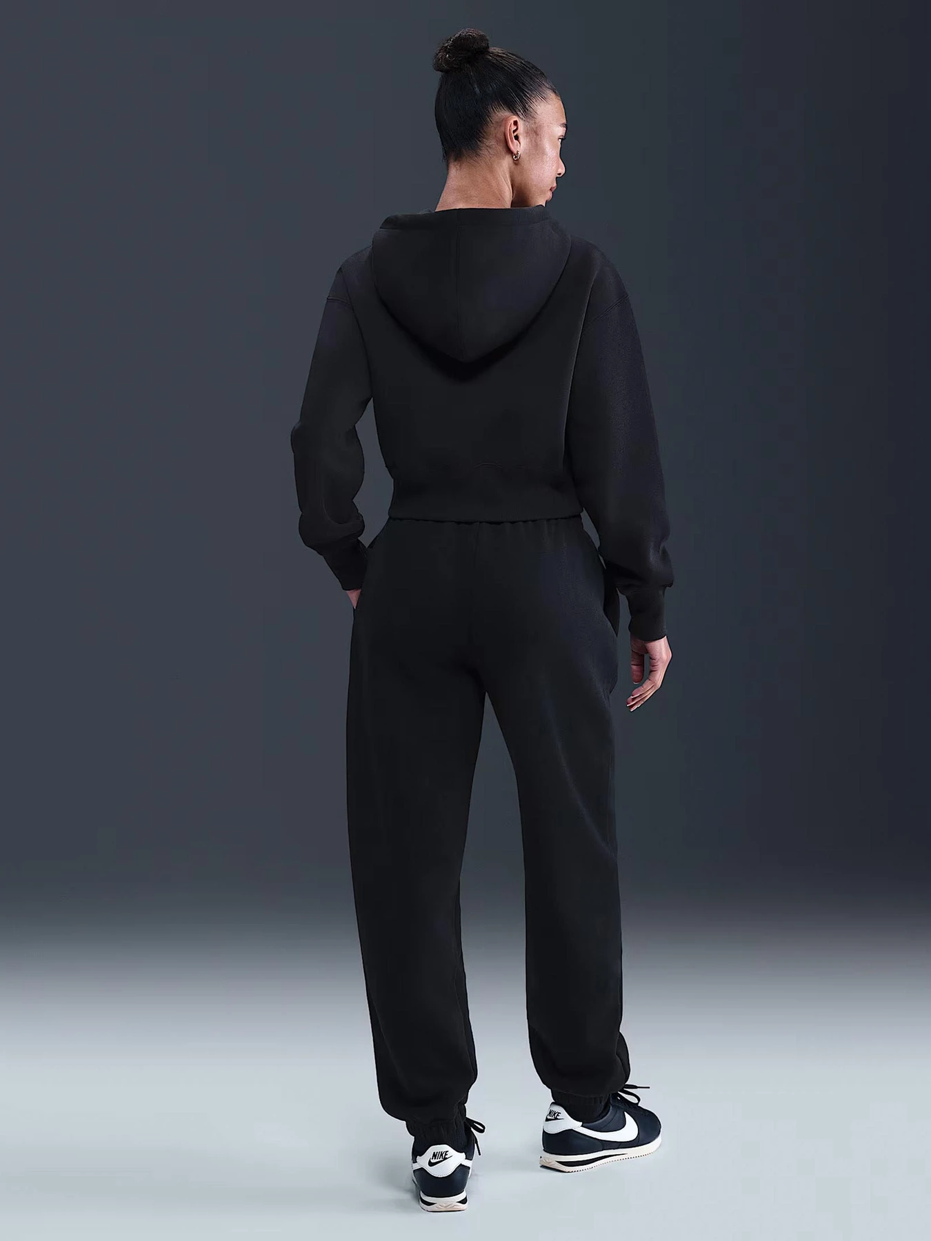 Худі та світшоти NIKE SPORTSWEAR PHOENIX FLEECE модель HV2426-010 Худі та світшоти NIKE SPORTSWEAR PHOENIX FLEECE модель HV2426-010 Фото
