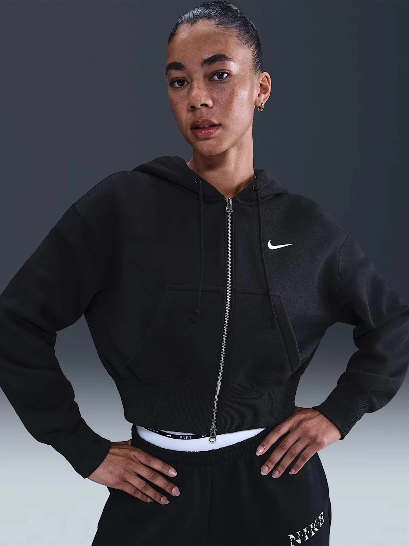 Худі та світшоти NIKE SPORTSWEAR PHOENIX FLEECE модель HV2426-010 Худі та світшоти NIKE SPORTSWEAR PHOENIX FLEECE модель HV2426-010 Фото