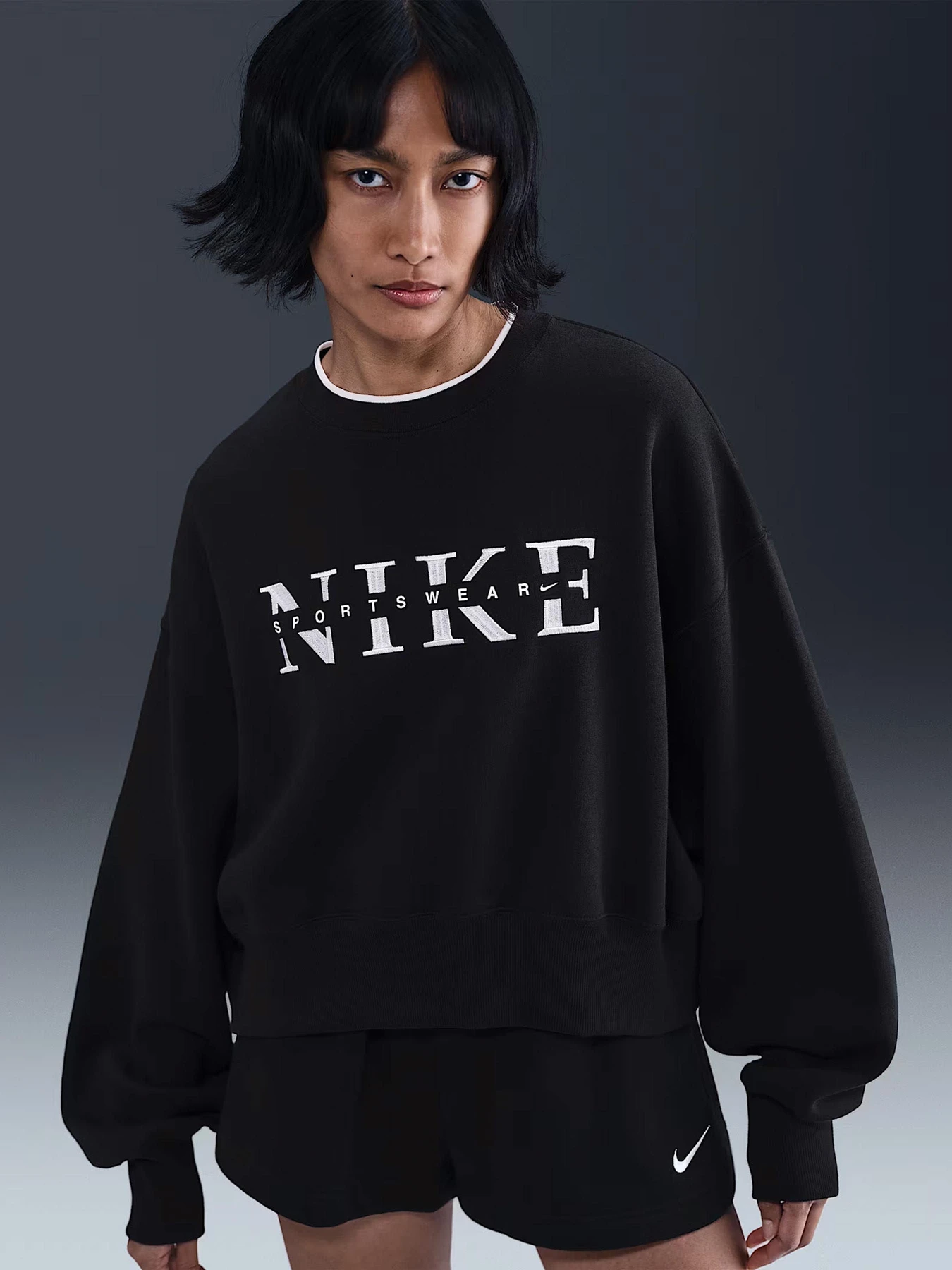 Худі та світшоти NIKE SPORTSWEAR PHOENIX FLEECE модель IH4056-010 Худі та світшоти NIKE SPORTSWEAR PHOENIX FLEECE модель IH4056-010 Фото