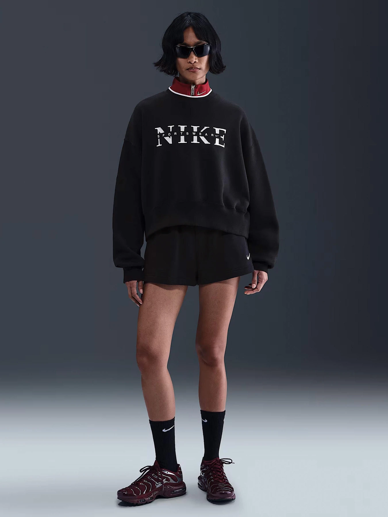Худі та світшоти NIKE SPORTSWEAR PHOENIX FLEECE модель IH4056-010 Худі та світшоти NIKE SPORTSWEAR PHOENIX FLEECE модель IH4056-010 Фото