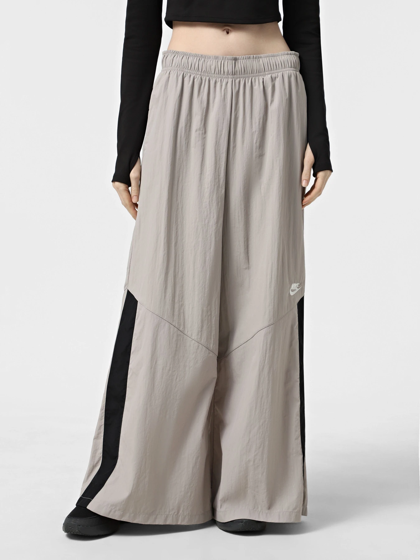 Штани NIKE SPORTSWEAR WOMEN'S WIDE-LEG WO модель IH8508-009 Штани NIKE SPORTSWEAR WOMEN'S WIDE-LEG WO модель IH8508-009 Фото