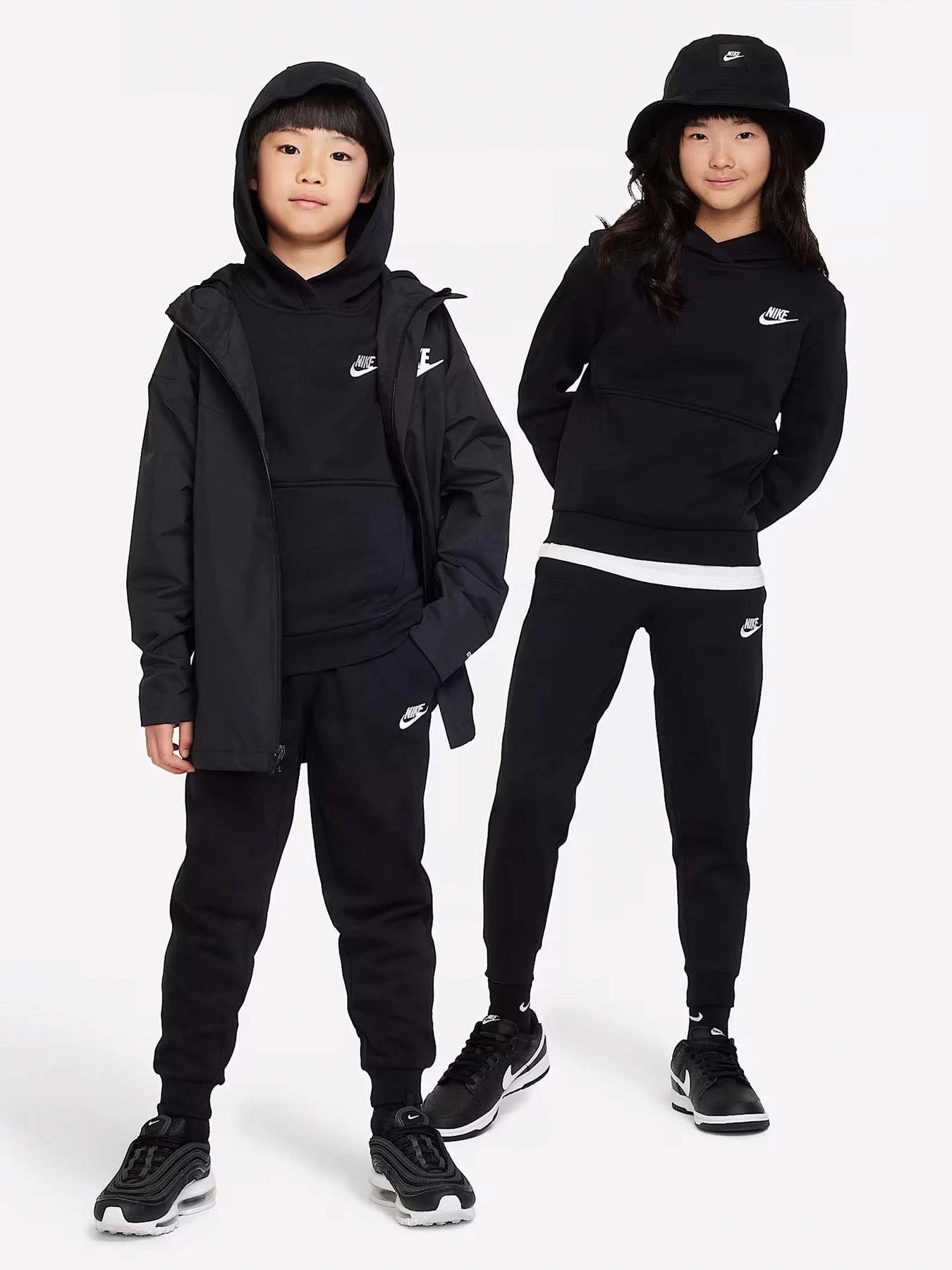 Худі та світшоти NIKE SPORTSWEAR CLUB FLEECE модель FD3000-010 Фото