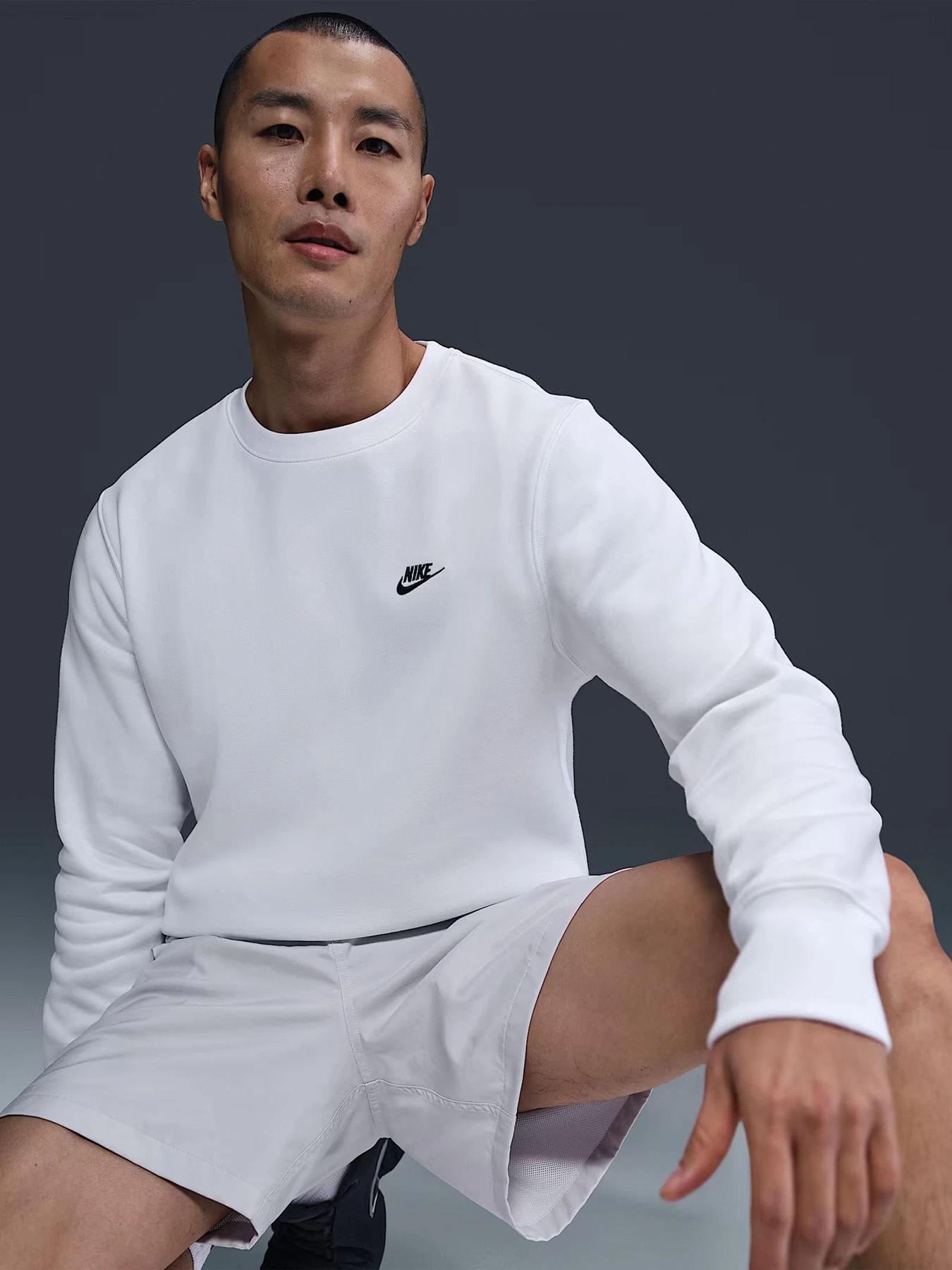 Худи и свитшоты NIKE CLUB модель FN3886-100 Худи и свитшоты NIKE CLUB модель FN3886-100 Фото
