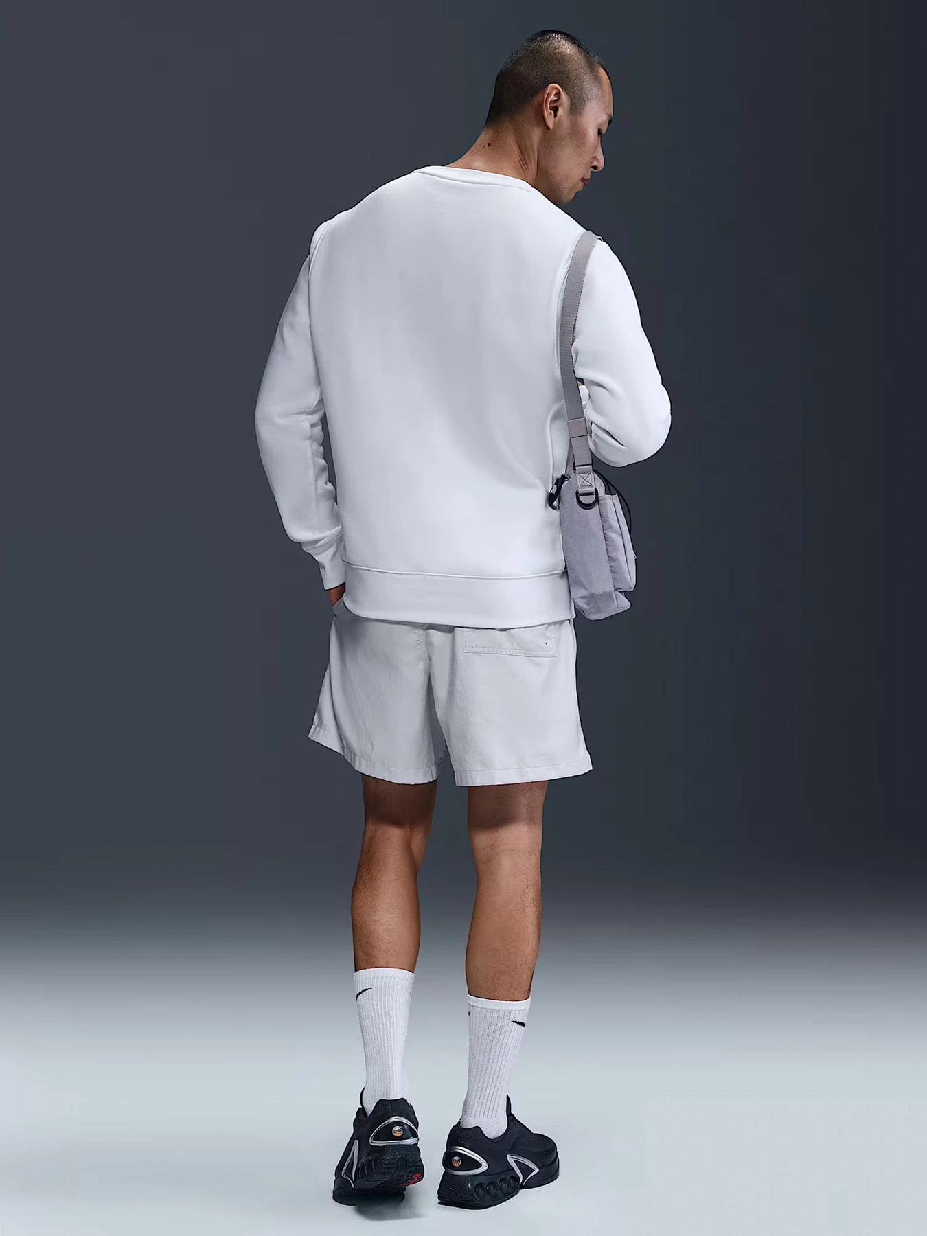 Худи и свитшоты NIKE CLUB модель FN3886-100 Худи и свитшоты NIKE CLUB модель FN3886-100 Фото