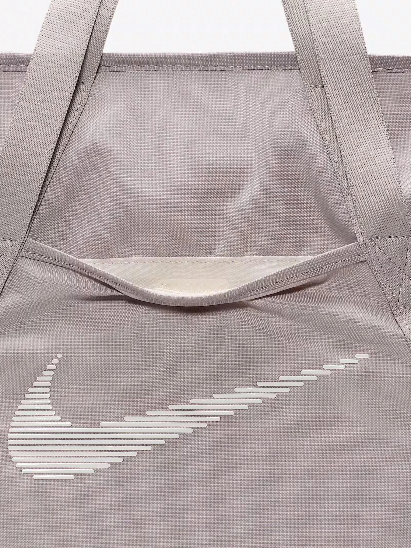 Сумки NIKE GYM TOTE 28L модель DR7217-009 Фото
