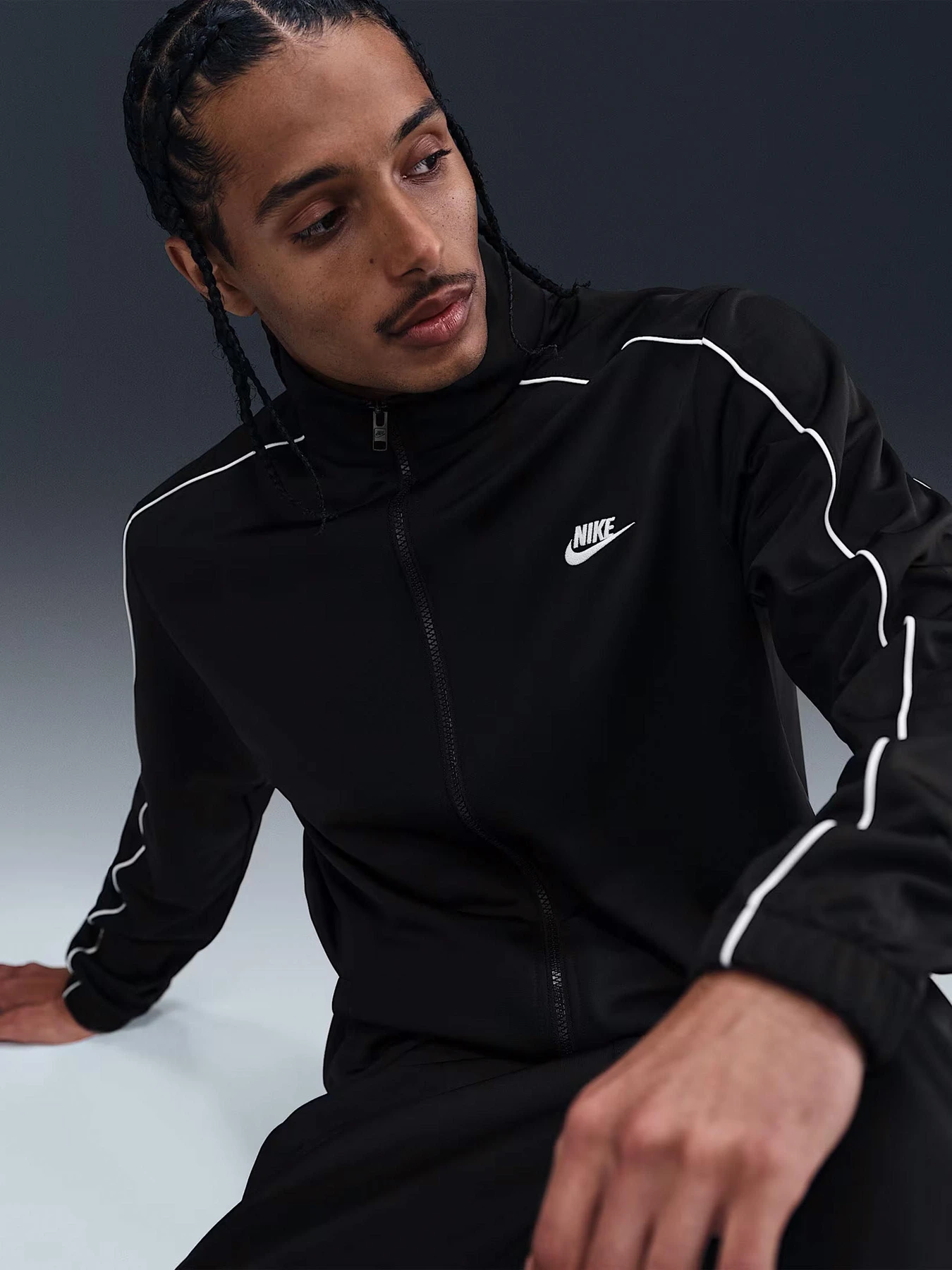 Костюмы NIKE M NK CLUB PK TRK SUIT модель HV1444-010 Костюмы NIKE M NK CLUB PK TRK SUIT модель HV1444-010 Фото
