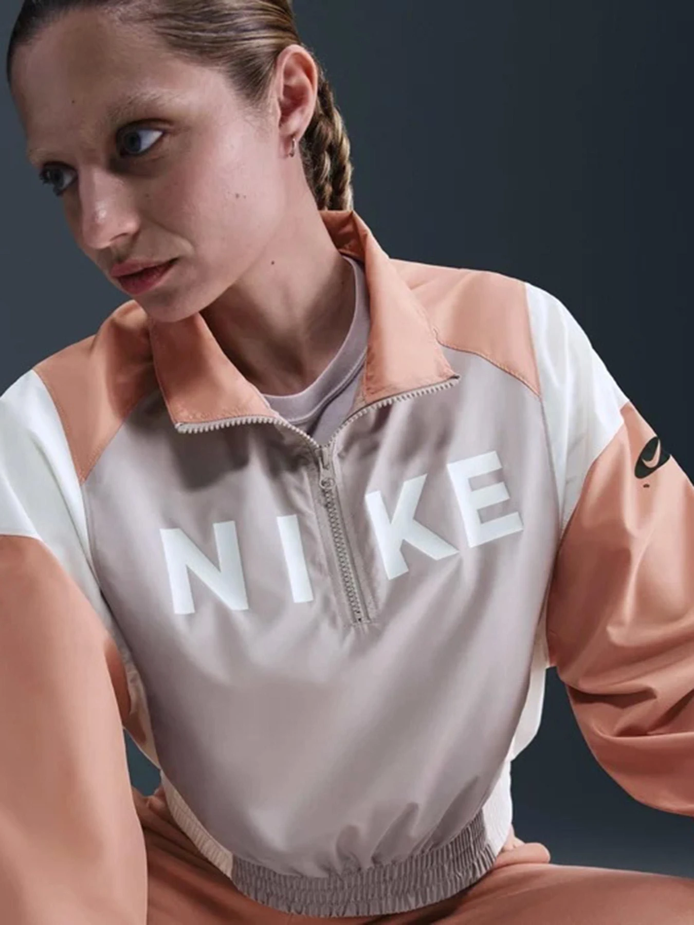 Худи и свитшоты NIKE W NSW CLSSC WVN REMIX LTWT PO модель IH8478-009 Худи и свитшоты NIKE W NSW CLSSC WVN REMIX LTWT PO модель IH8478-009 Фото