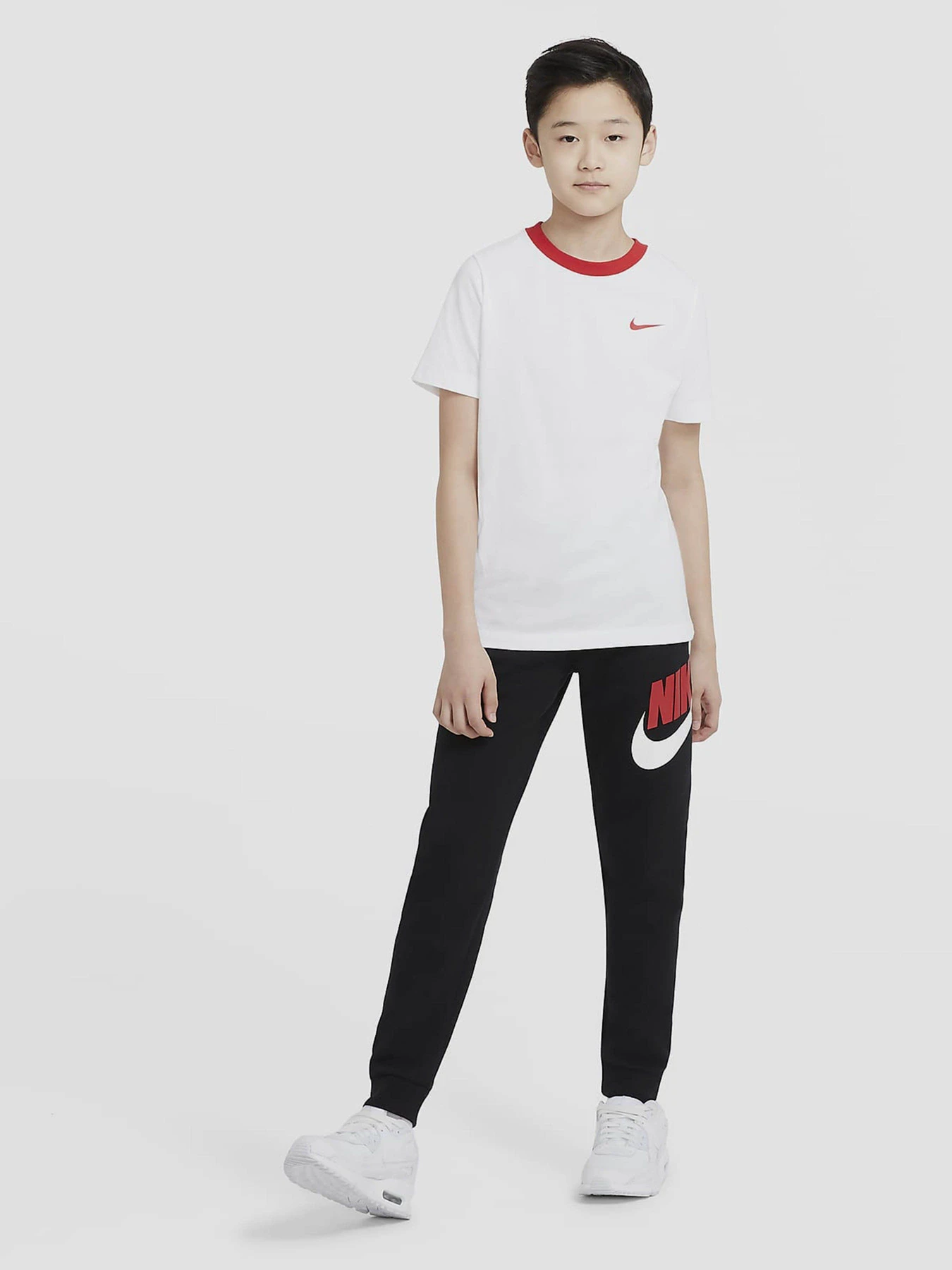Футболки и поло NIKE Sportswear модель DC7513-100 Футболки и поло NIKE Sportswear модель DC7513-100 Фото