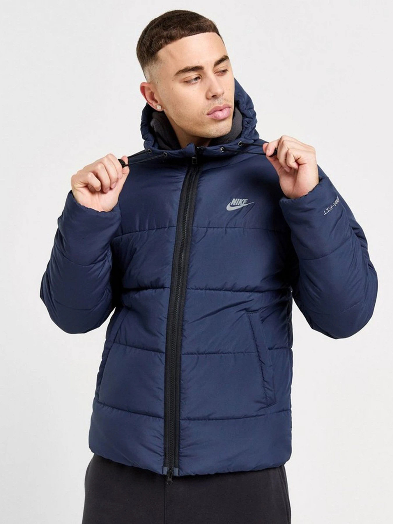 Куртки та дублянки NIKE NSW OW SYN FILL модель HF6825-451 Куртки та дублянки NIKE NSW OW SYN FILL модель HF6825-451 Фото