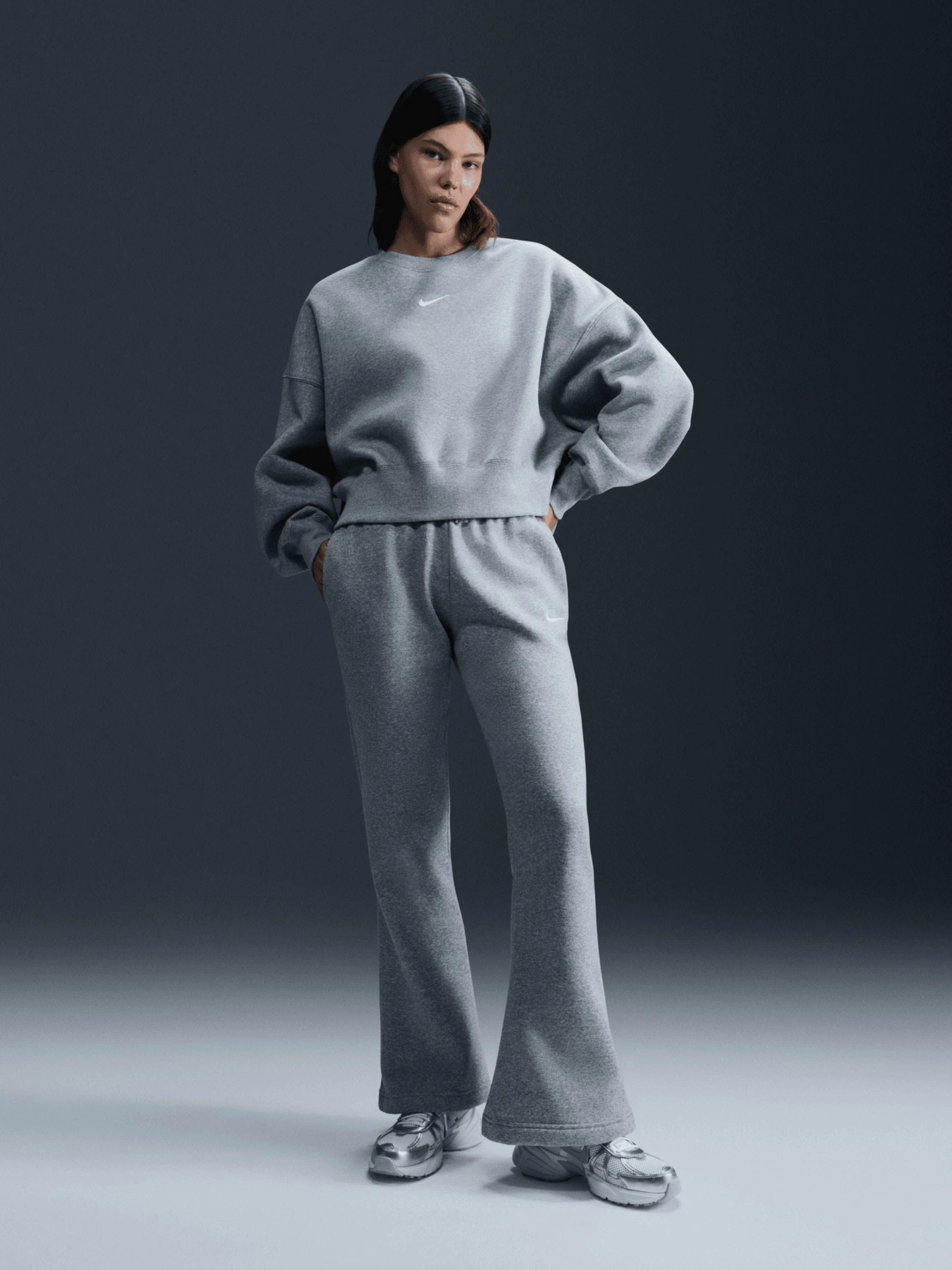 Худі та світшоти NIKE NSW PHNX OOS CREW модель DQ5761-063 Худі та світшоти NIKE NSW PHNX OOS CREW модель DQ5761-063 Фото