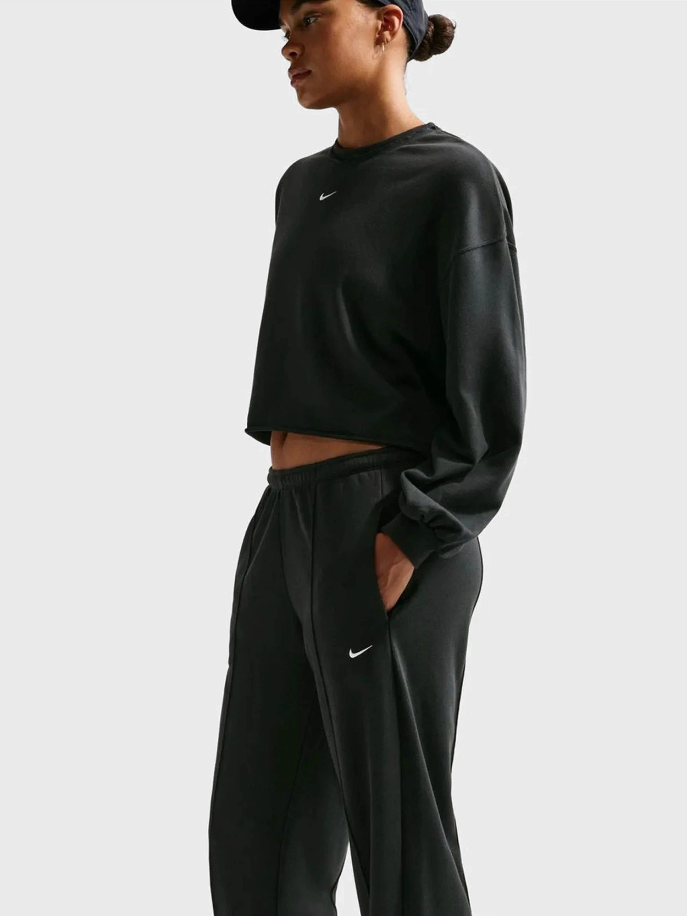 Штани NIKE NSW CHLL FT модель IF0232-010 Штани NIKE NSW CHLL FT модель IF0232-010 Фото