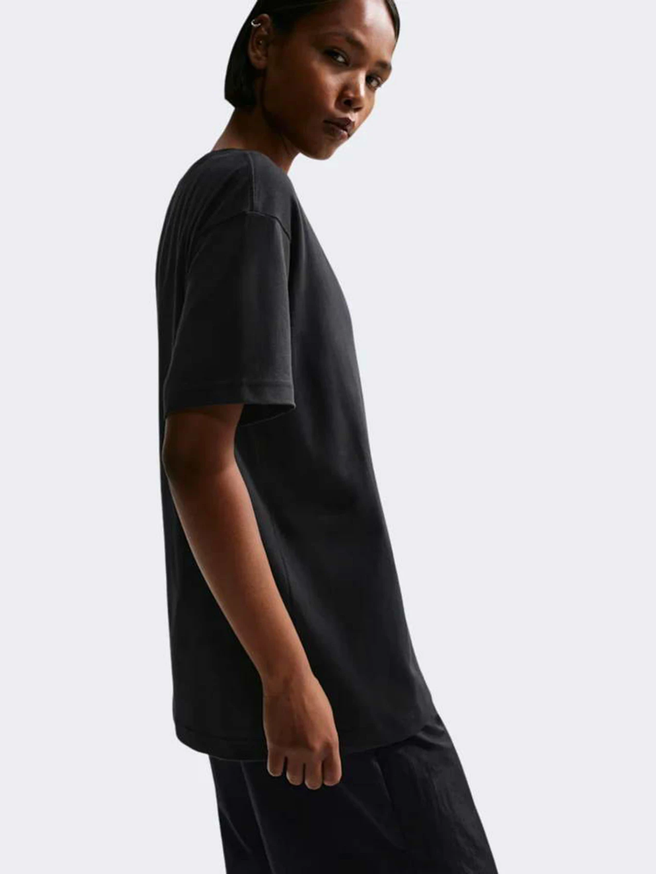 Футболки і поло NIKE NSW CLASSIC SS TEE модель IH7601-010 Футболки і поло NIKE NSW CLASSIC SS TEE модель IH7601-010 Фото