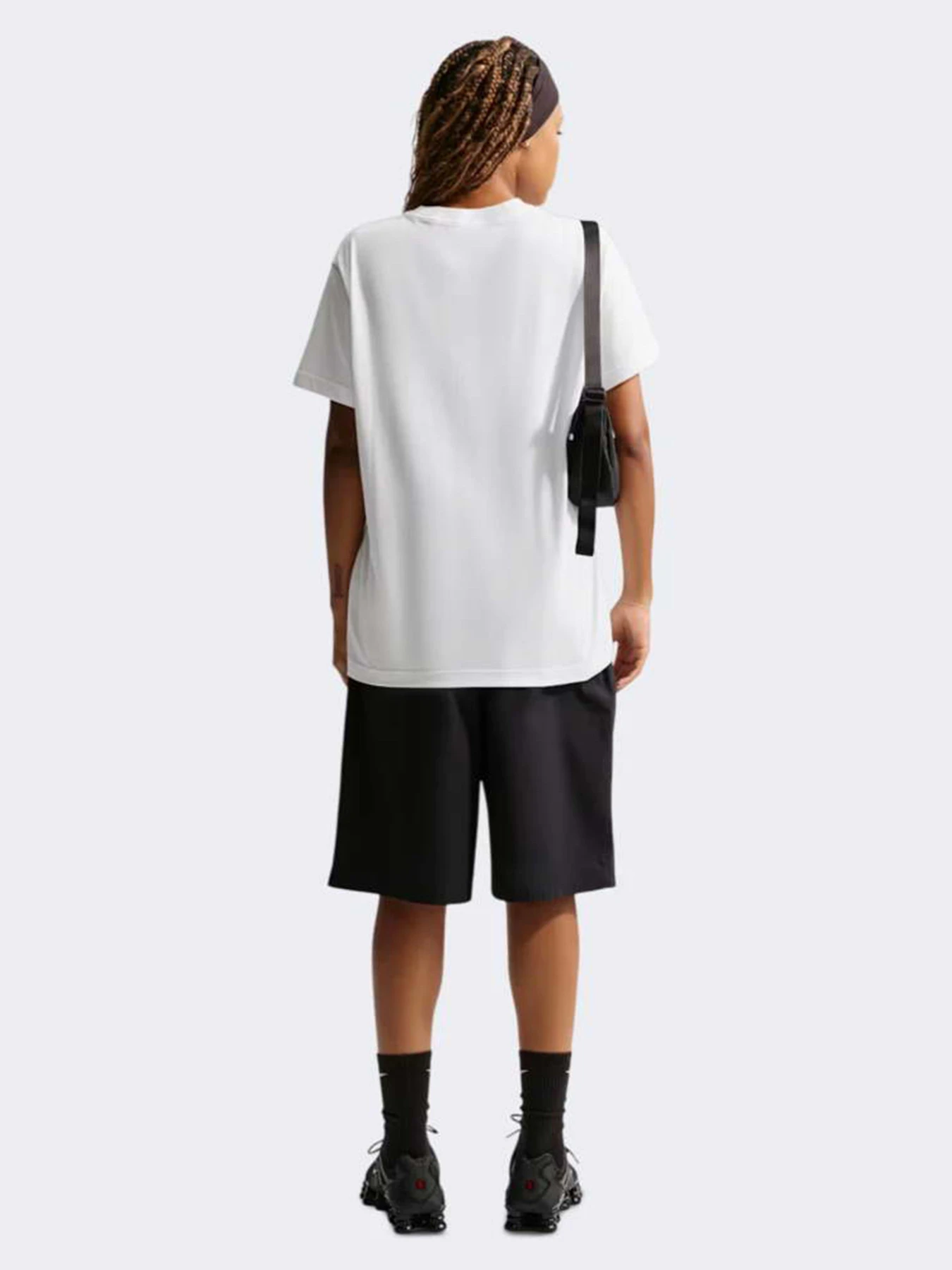 Футболки и поло NIKE NSW CLASSIC SS TEE модель IH7601-100 Футболки и поло NIKE NSW CLASSIC SS TEE модель IH7601-100 Фото