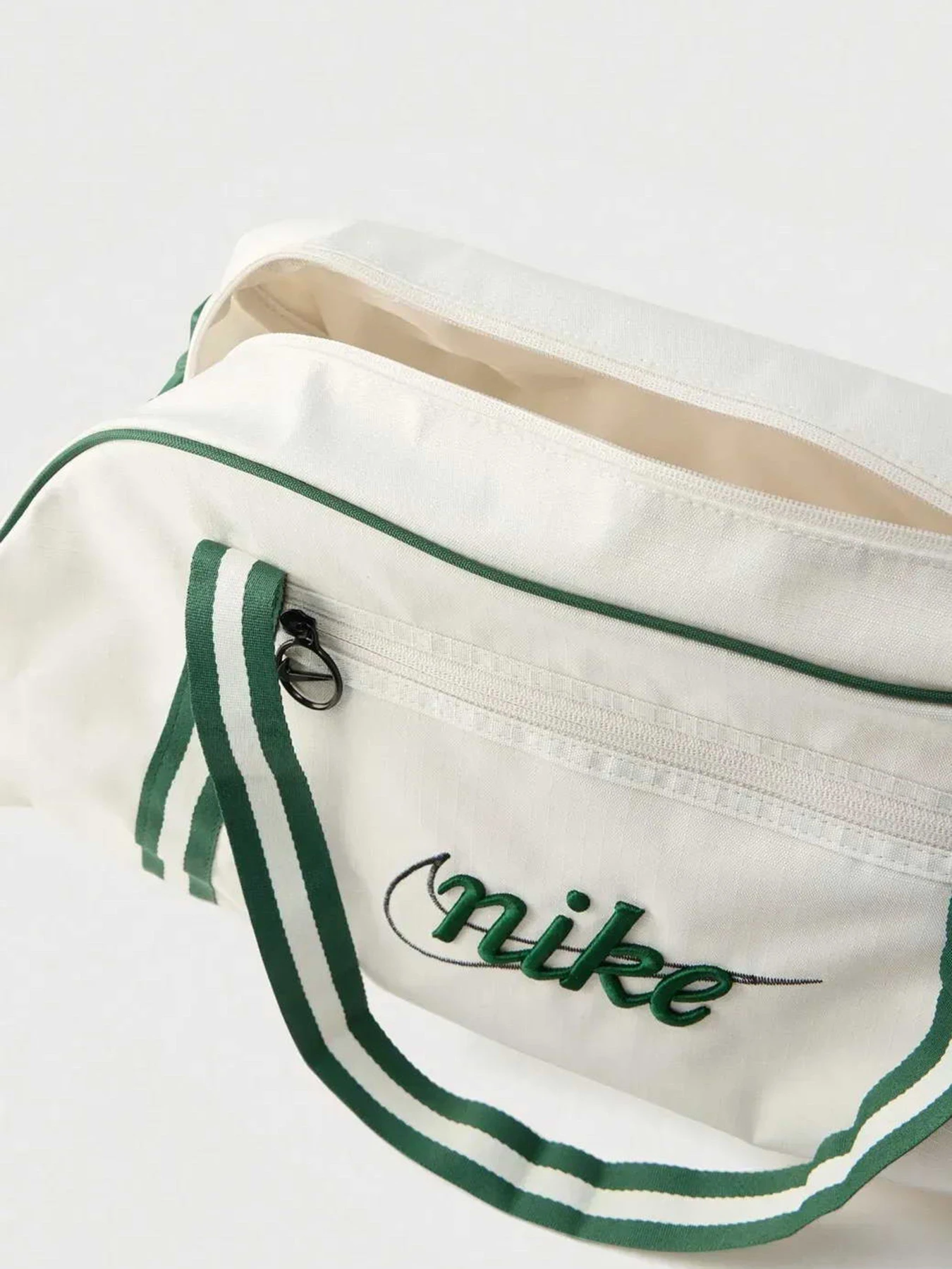 Сумки NIKE GYM CLUB - RETRO модель DH6863-030 Фото