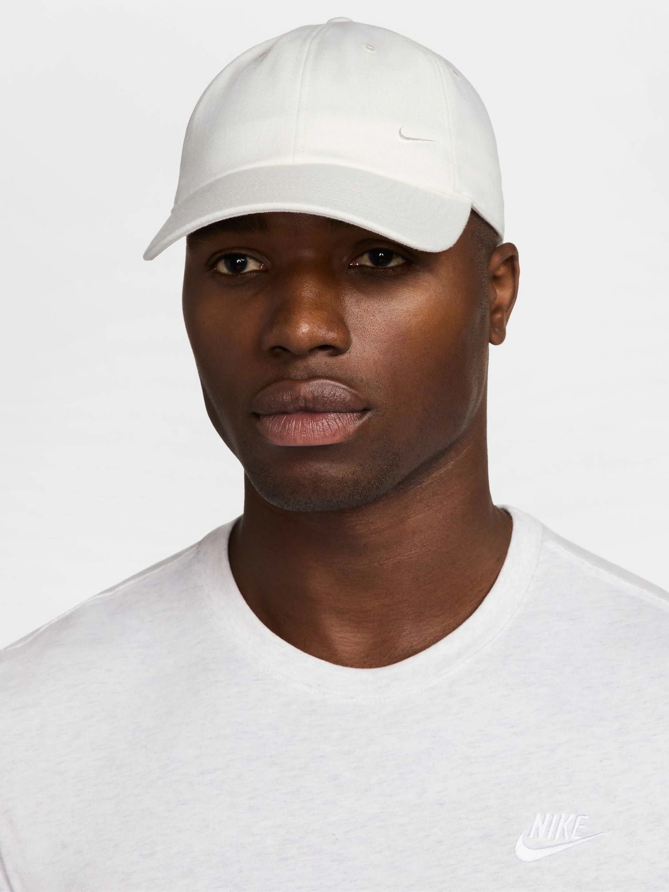 Шапки та кепки NIKE CLUB U CB SM SWSH L модель FZ5698-133 Шапки та кепки NIKE CLUB U CB SM SWSH L модель FZ5698-133 Фото