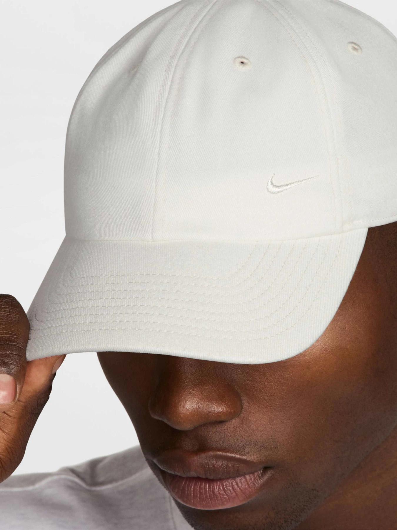 Шапки та кепки NIKE CLUB U CB SM SWSH L модель FZ5698-133 Шапки та кепки NIKE CLUB U CB SM SWSH L модель FZ5698-133 Фото