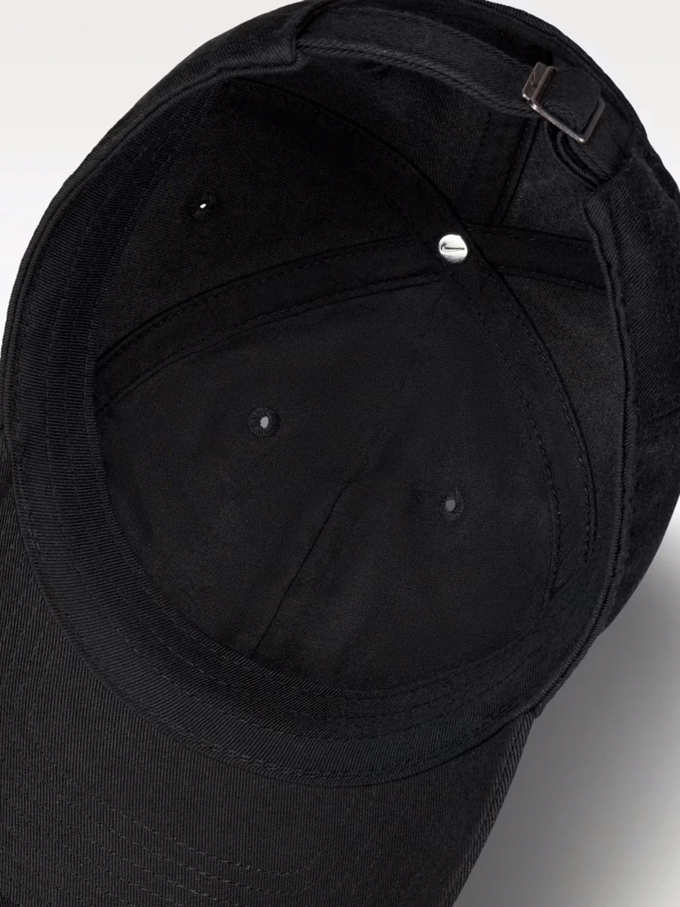 Шапки и кепки NIKE CLUB U CB SM SWSH L модель FZ5698-010 Шапки и кепки NIKE CLUB U CB SM SWSH L модель FZ5698-010 Фото