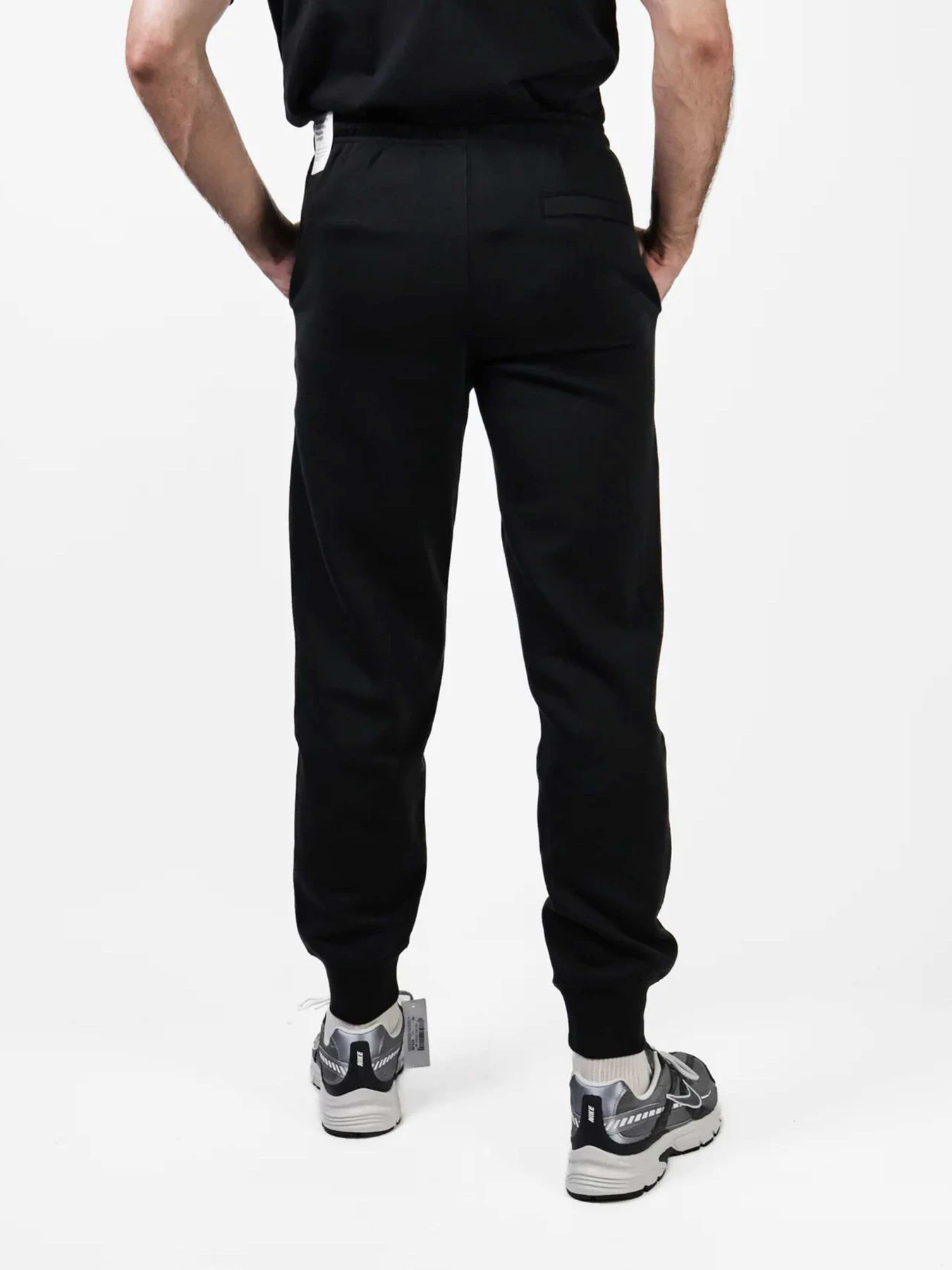 Брюки NIKE 0CLUB BB модель FN3787-010 Брюки NIKE 0CLUB BB модель FN3787-010 Фото