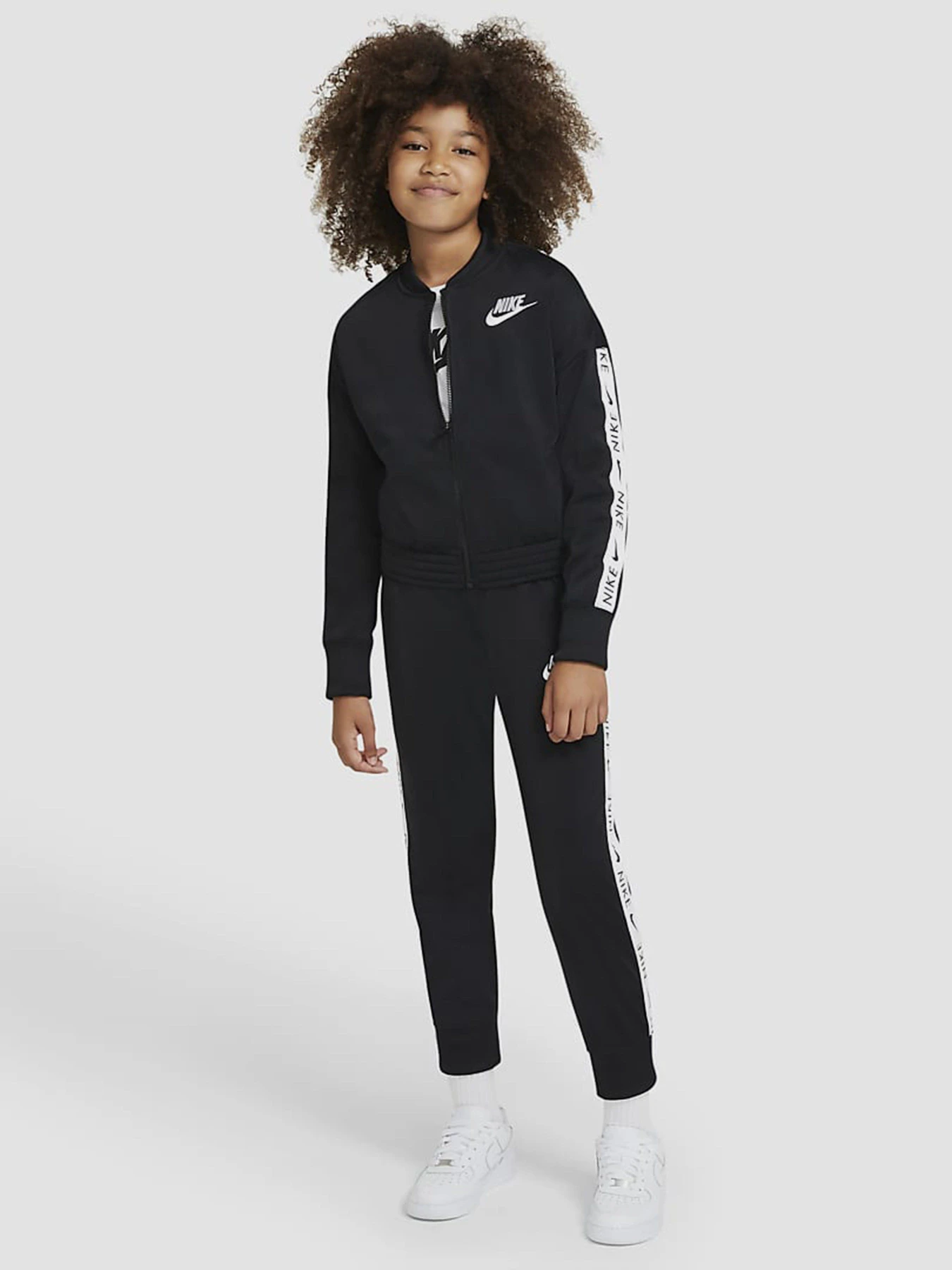 Костюмы NIKE Sportswear модель CU8374-010 Костюмы NIKE Sportswear модель CU8374-010 Фото