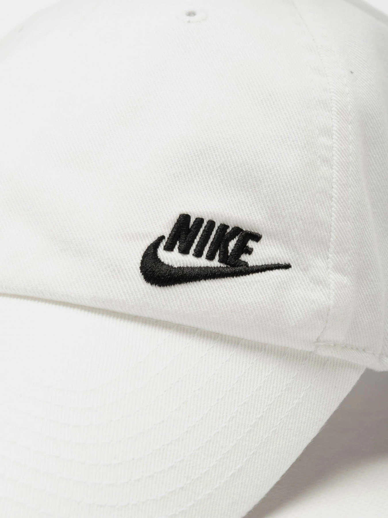 Шапки та кепки NIKE Sportswear Heritage86 Futura Classic модель AO8662-101 Шапки та кепки NIKE Sportswear Heritage86 Futura Classic модель AO8662-101 Фото