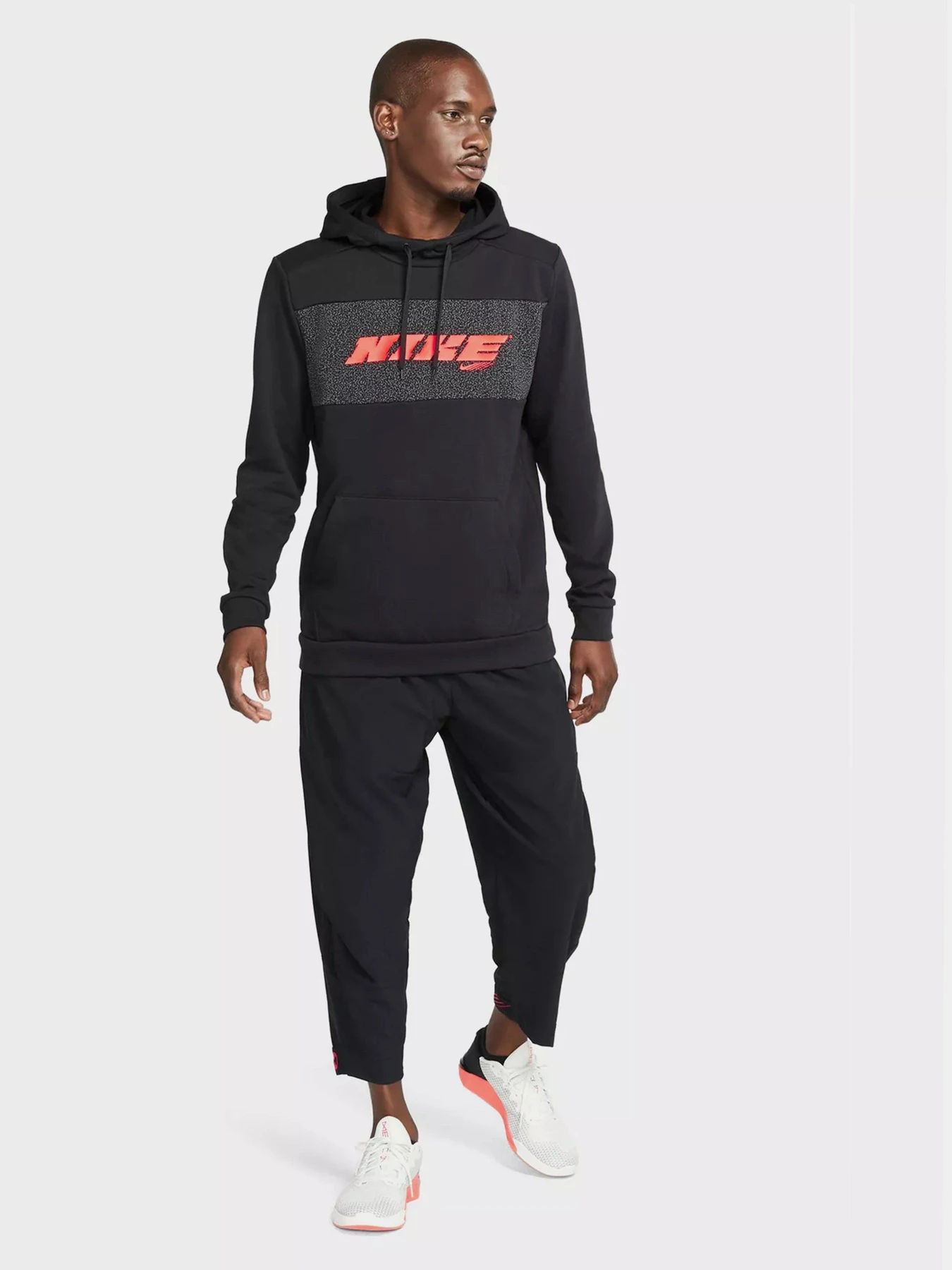 Худи и свитшоты NIKE Dri-FIT Sport Clash модель CZ1484-010 Фото