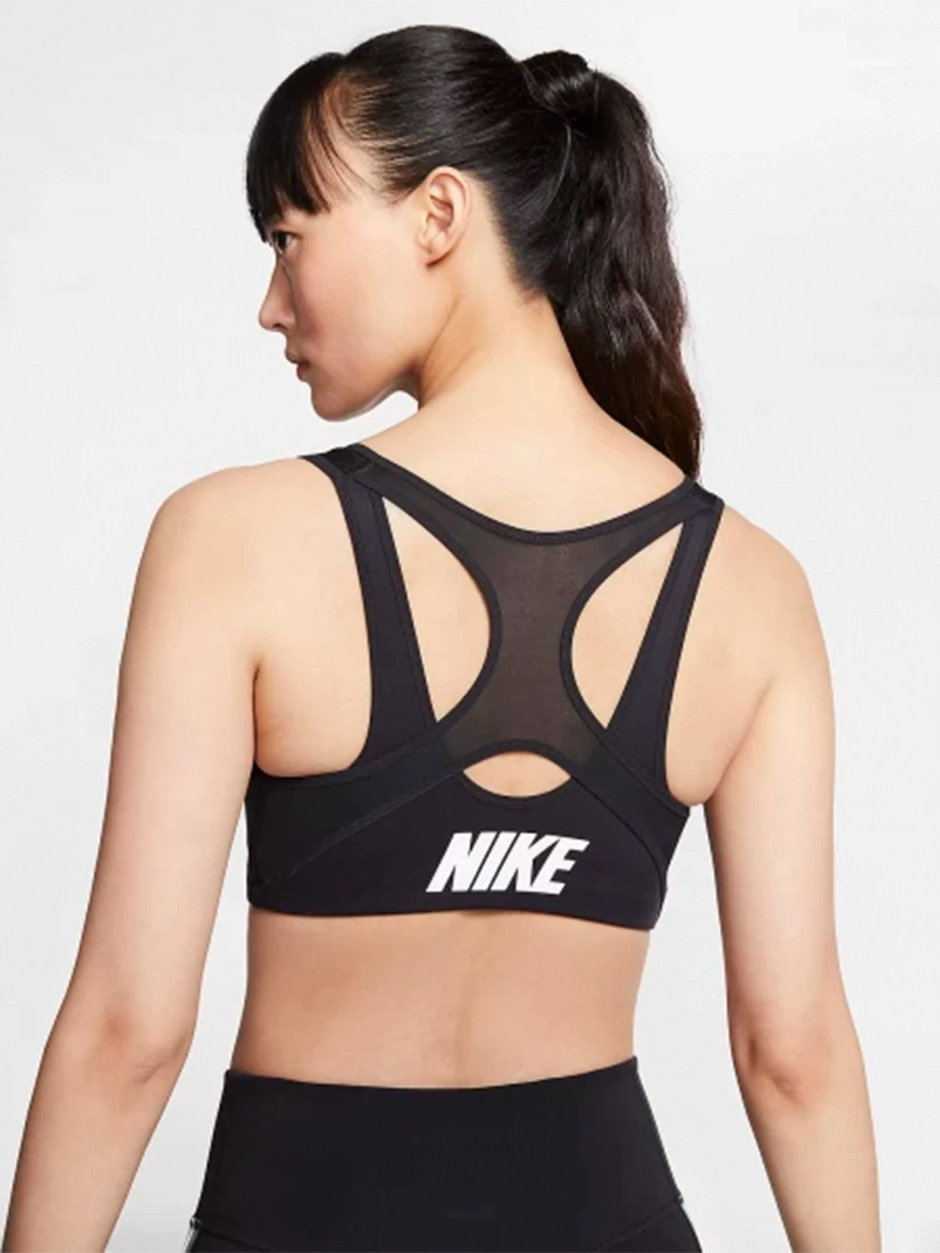 Футболки і поло NIKE Dri-FIT Shape модель CN3718-010 Фото