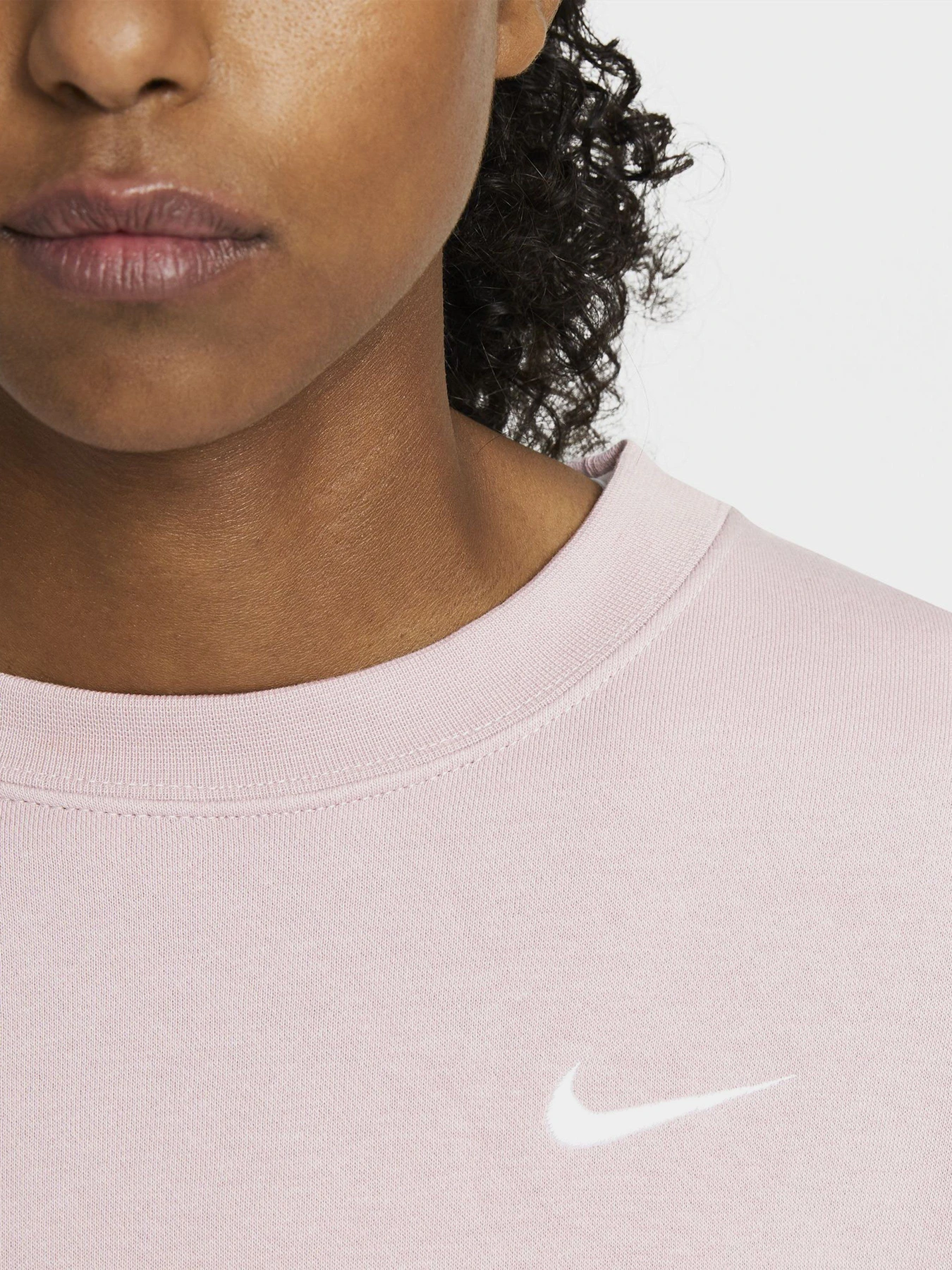 Худи и свитшоты NIKE NSW Women's Fleece Crew модель CK0168-645 Худи и свитшоты NIKE NSW Women's Fleece Crew модель CK0168-645 Фото