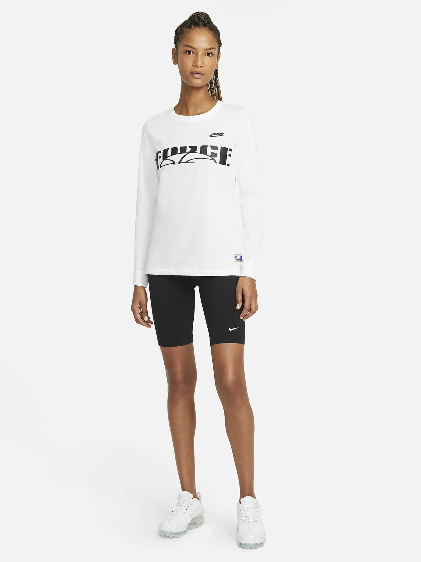 Шорты NIKE Sportswear Essentials модель CZ8526-010 Шорты NIKE Sportswear Essentials модель CZ8526-010 Фото