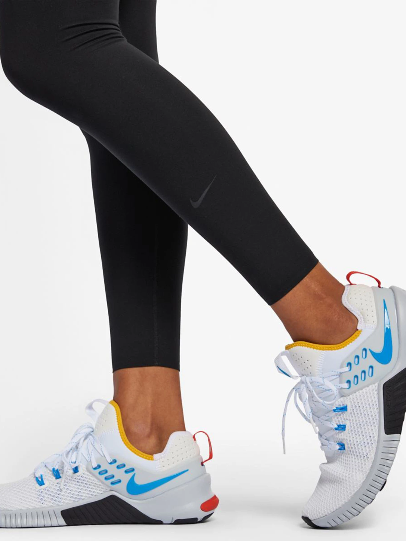 Брюки NIKE One Luxe модель AT3098-010 Брюки NIKE One Luxe модель AT3098-010 Фото