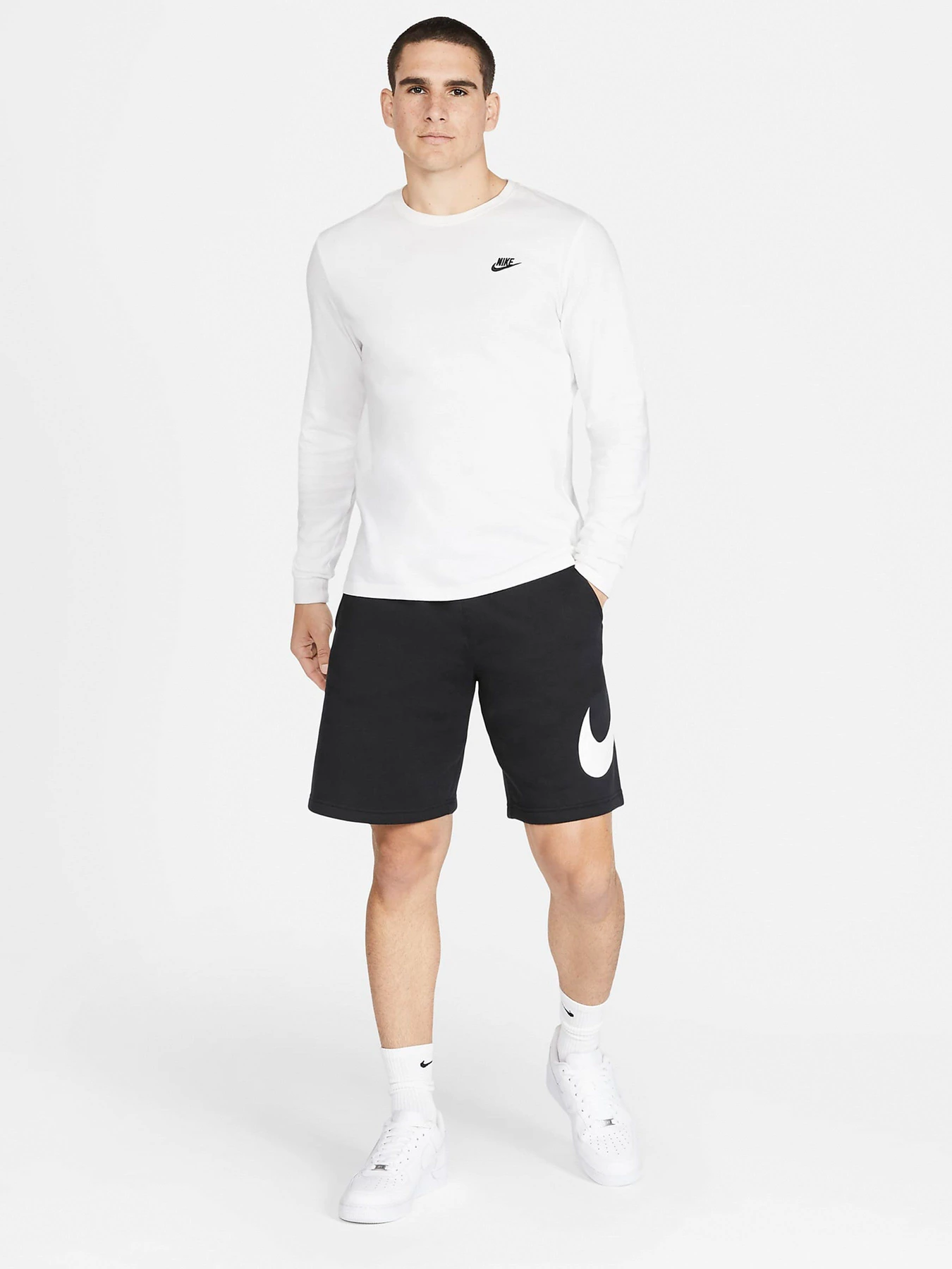 Шорты NIKE SPORTSWEAR CLUB модель BV2721-010 Шорты NIKE SPORTSWEAR CLUB модель BV2721-010 Фото