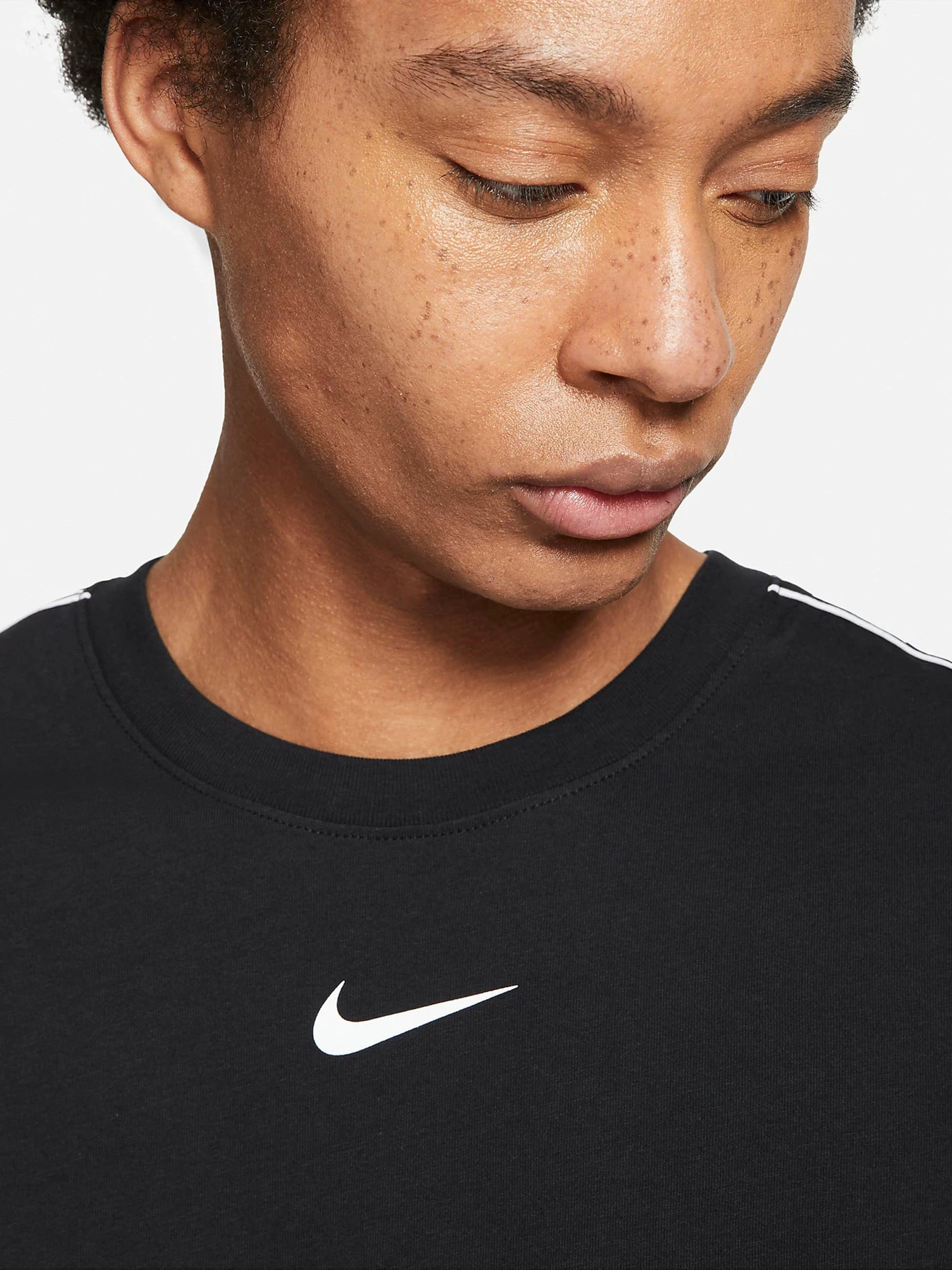 Футболки и поло NIKE Sportswear модель DD4497-010 Футболки и поло NIKE Sportswear модель DD4497-010 Фото