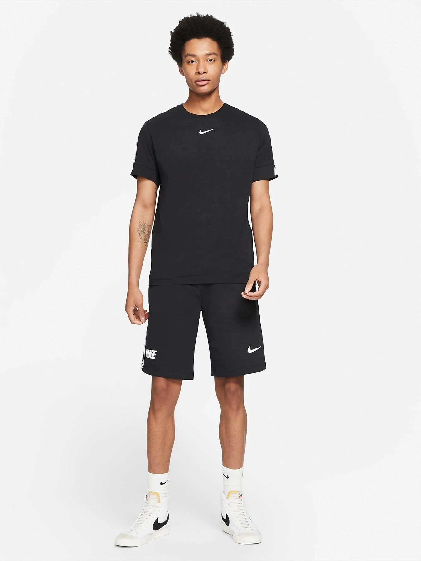 Футболки и поло NIKE Sportswear модель DD4497-010 Футболки и поло NIKE Sportswear модель DD4497-010 Фото