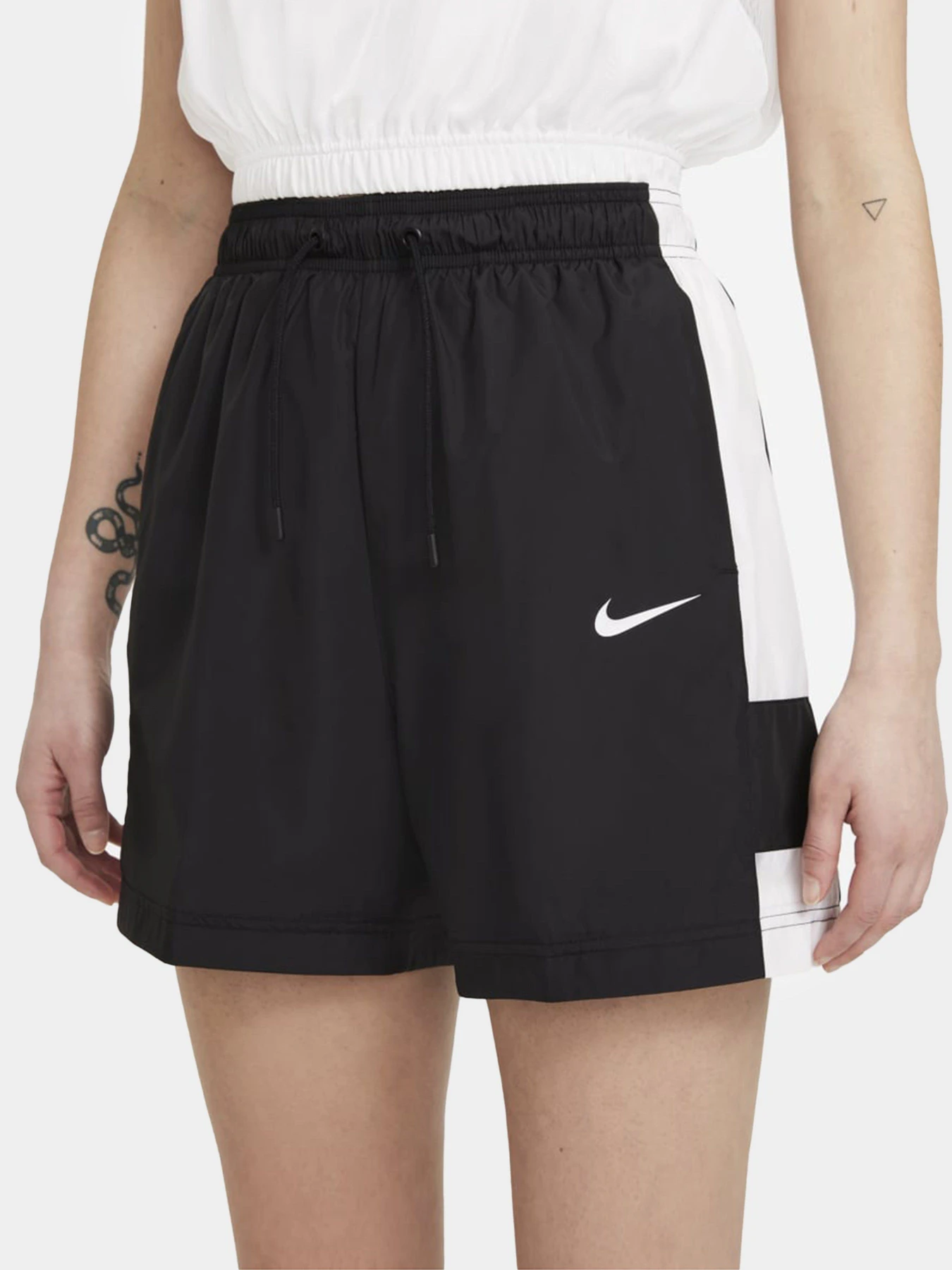 Шорты NIKE Sportswear модель CZ9741-010 Шорты NIKE Sportswear модель CZ9741-010 Фото